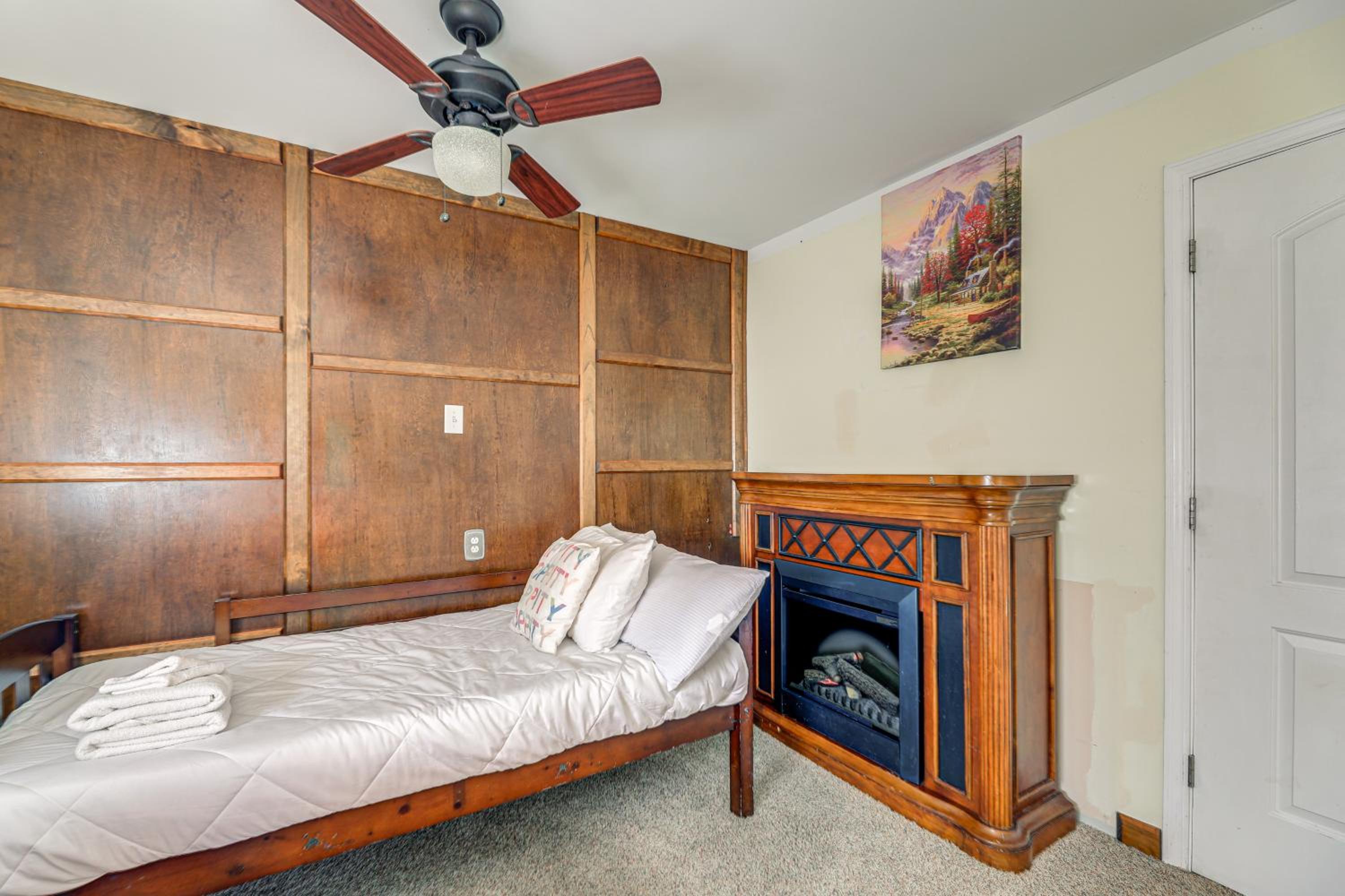 7 Mi to Neuse River! Family Home with Poolside Oasis