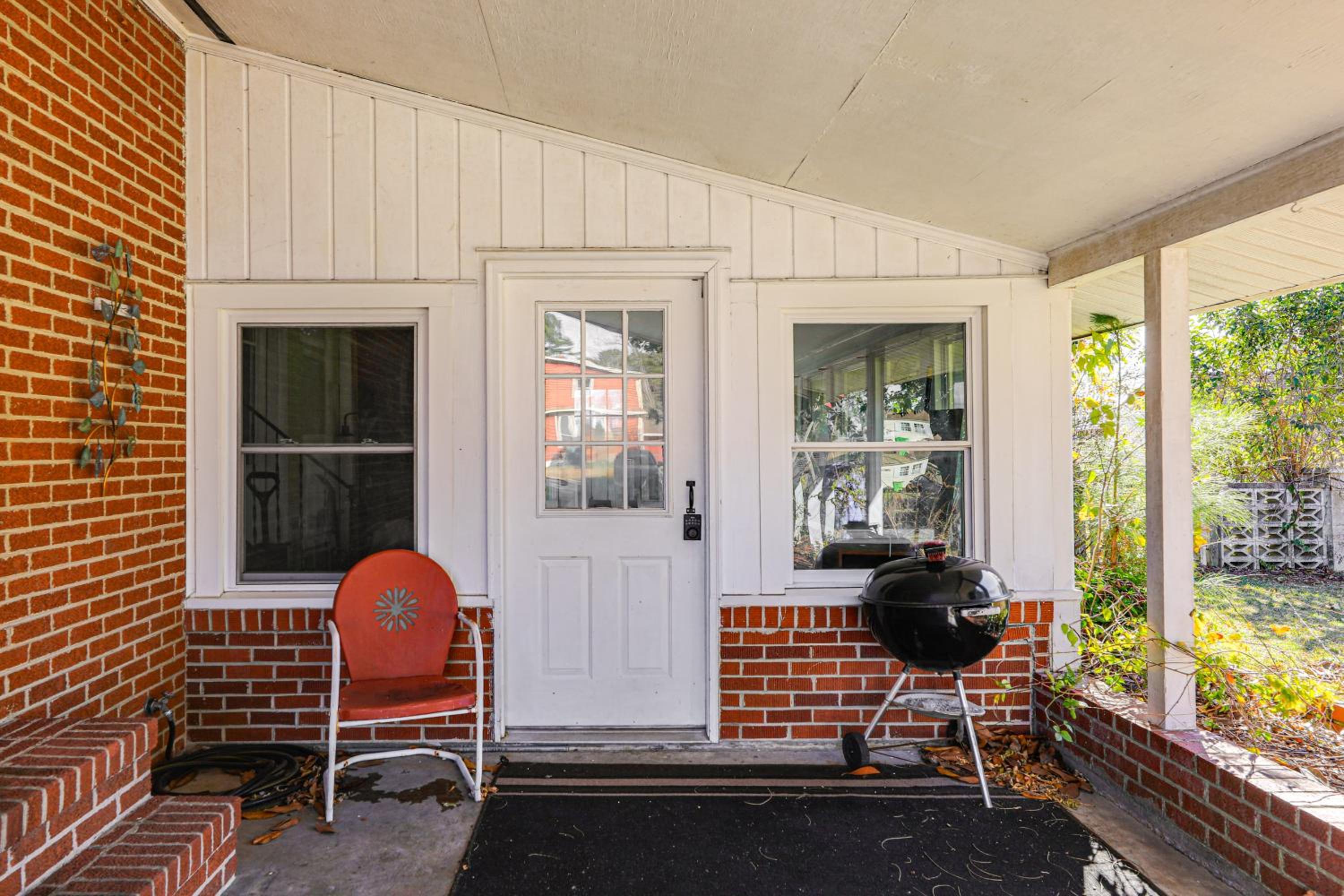 7 Mi to Neuse River! Family Home with Poolside Oasis