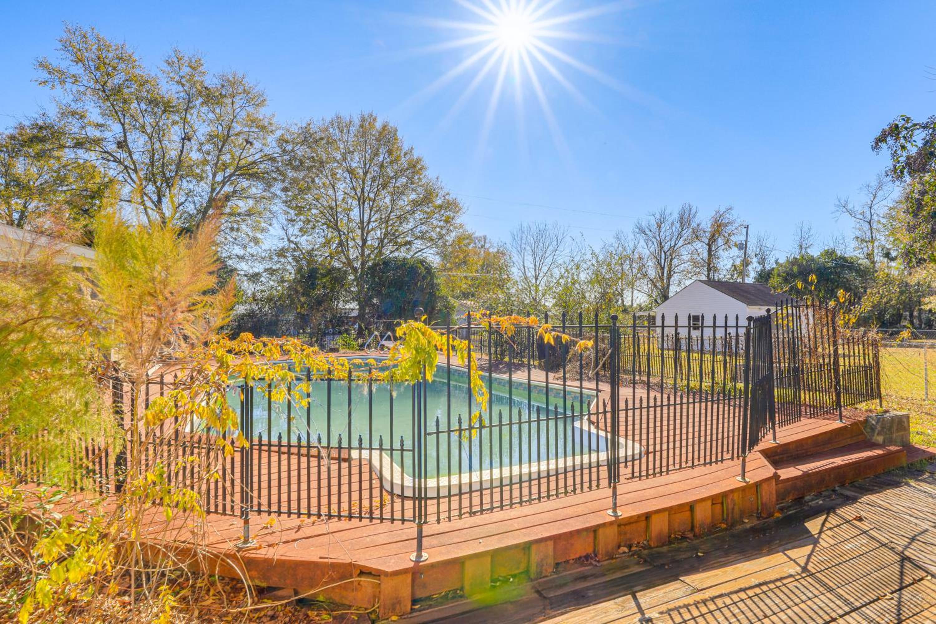 7 Mi to Neuse River! Family Home with Poolside Oasis