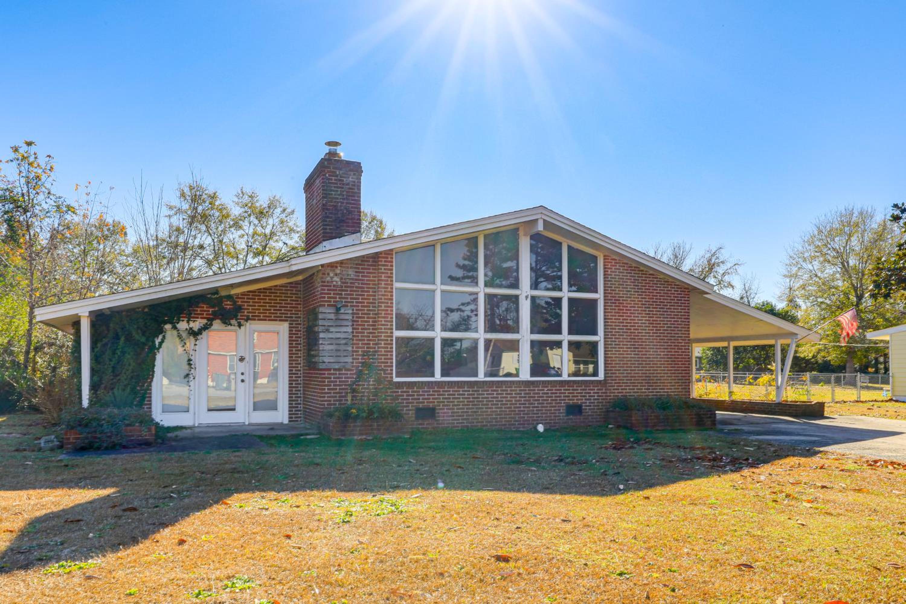 7 Mi to Neuse River! Family Home with Poolside Oasis