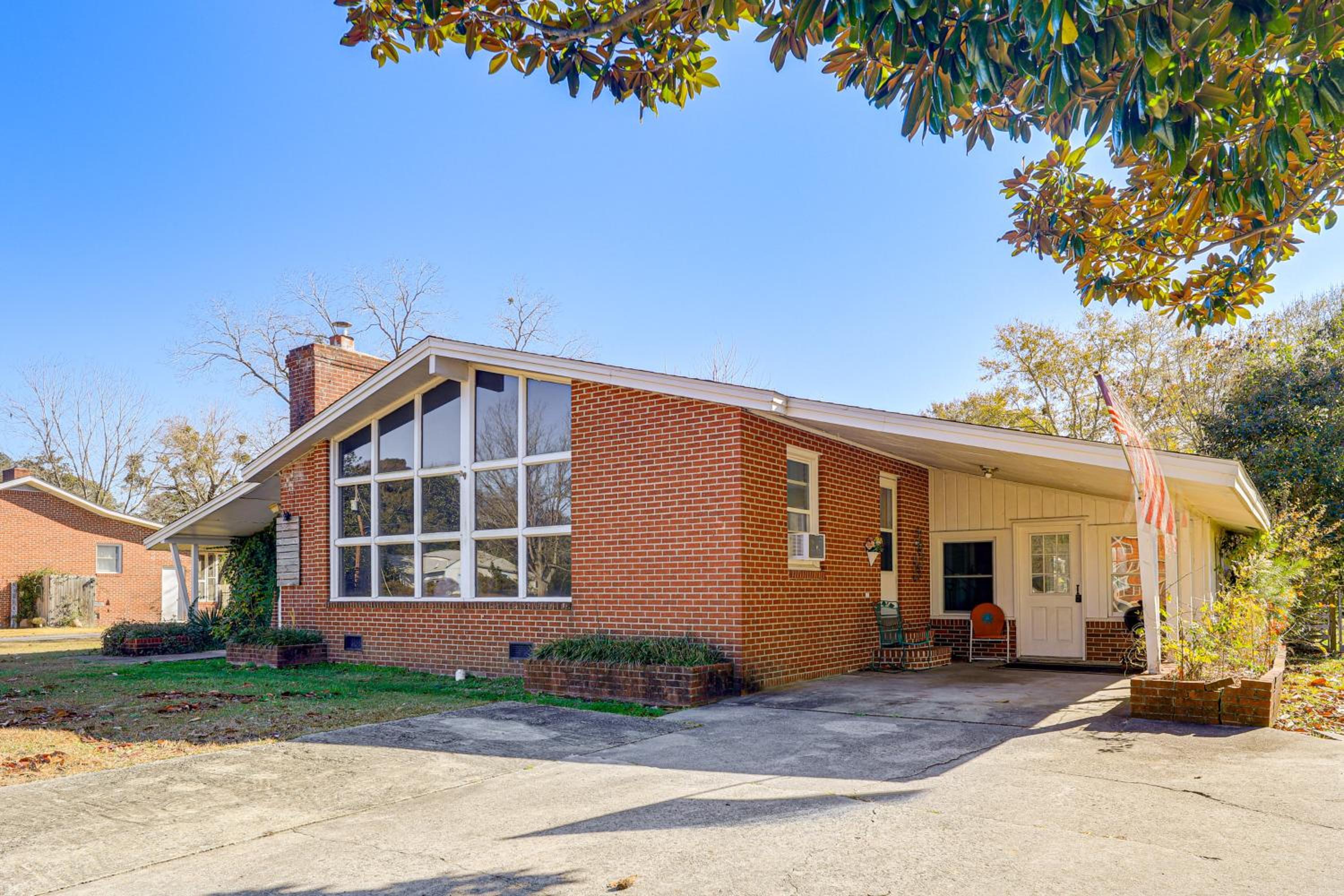 7 Mi to Neuse River! Family Home with Poolside Oasis
