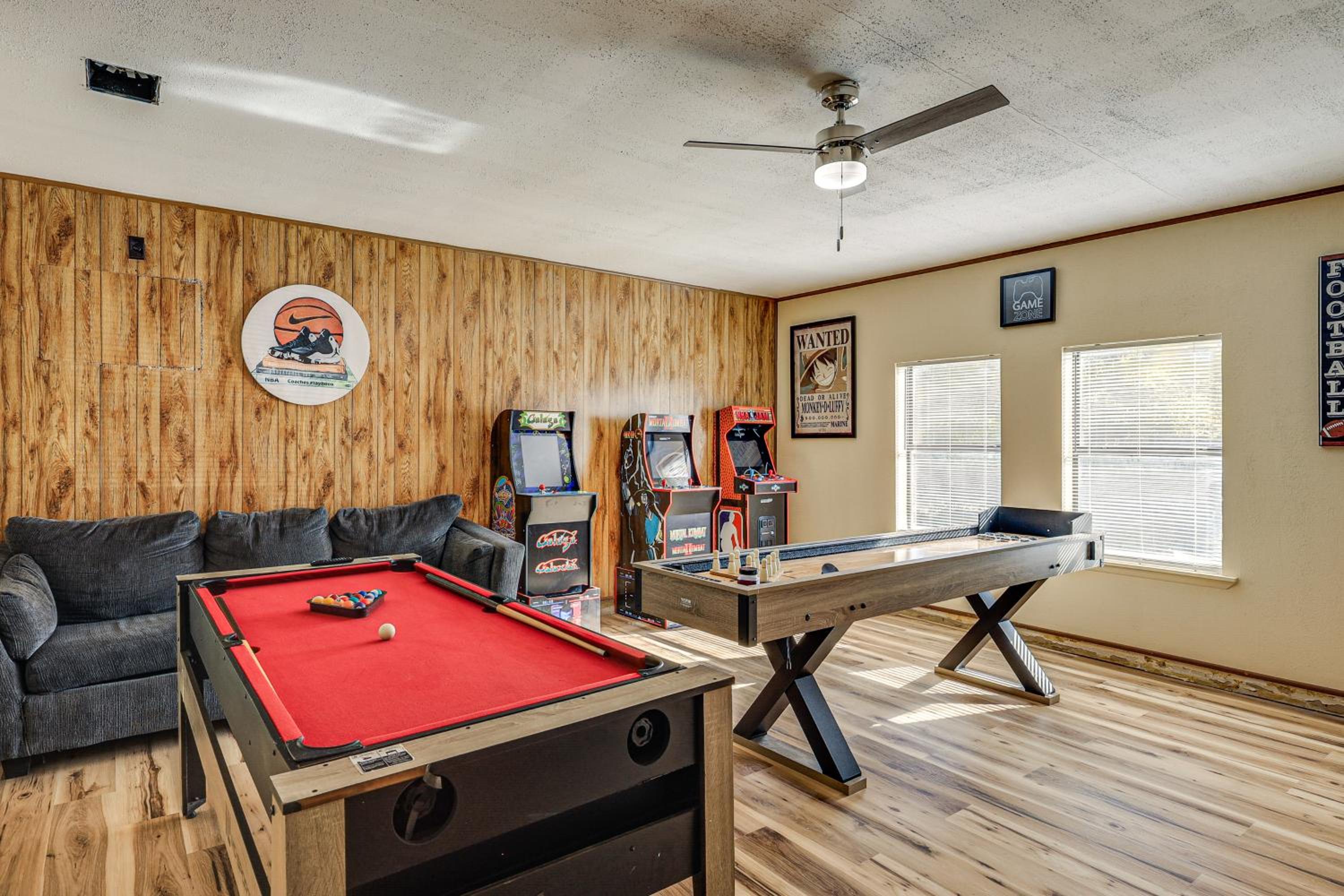 Hot Tub, Pool and Game Room San Antonio Family Gem