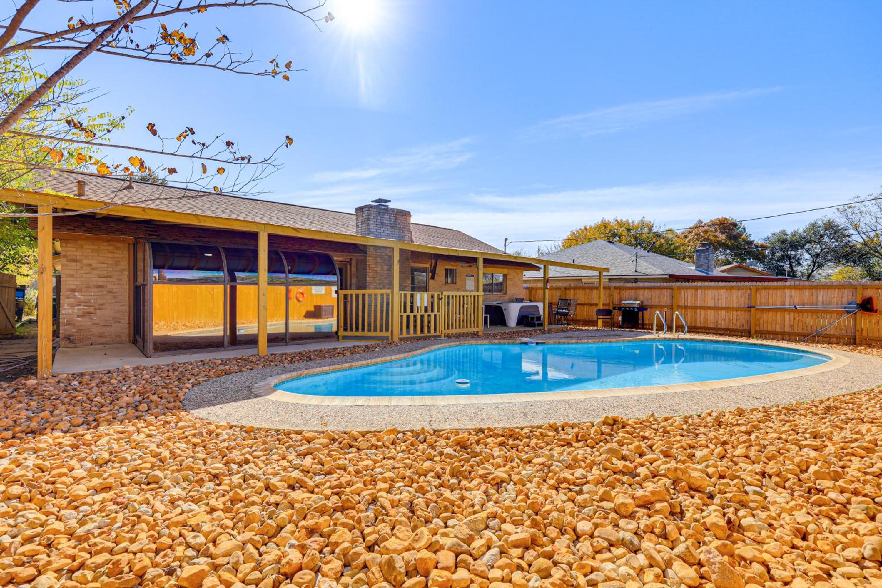 Hot Tub, Pool and Game Room San Antonio Family Gem