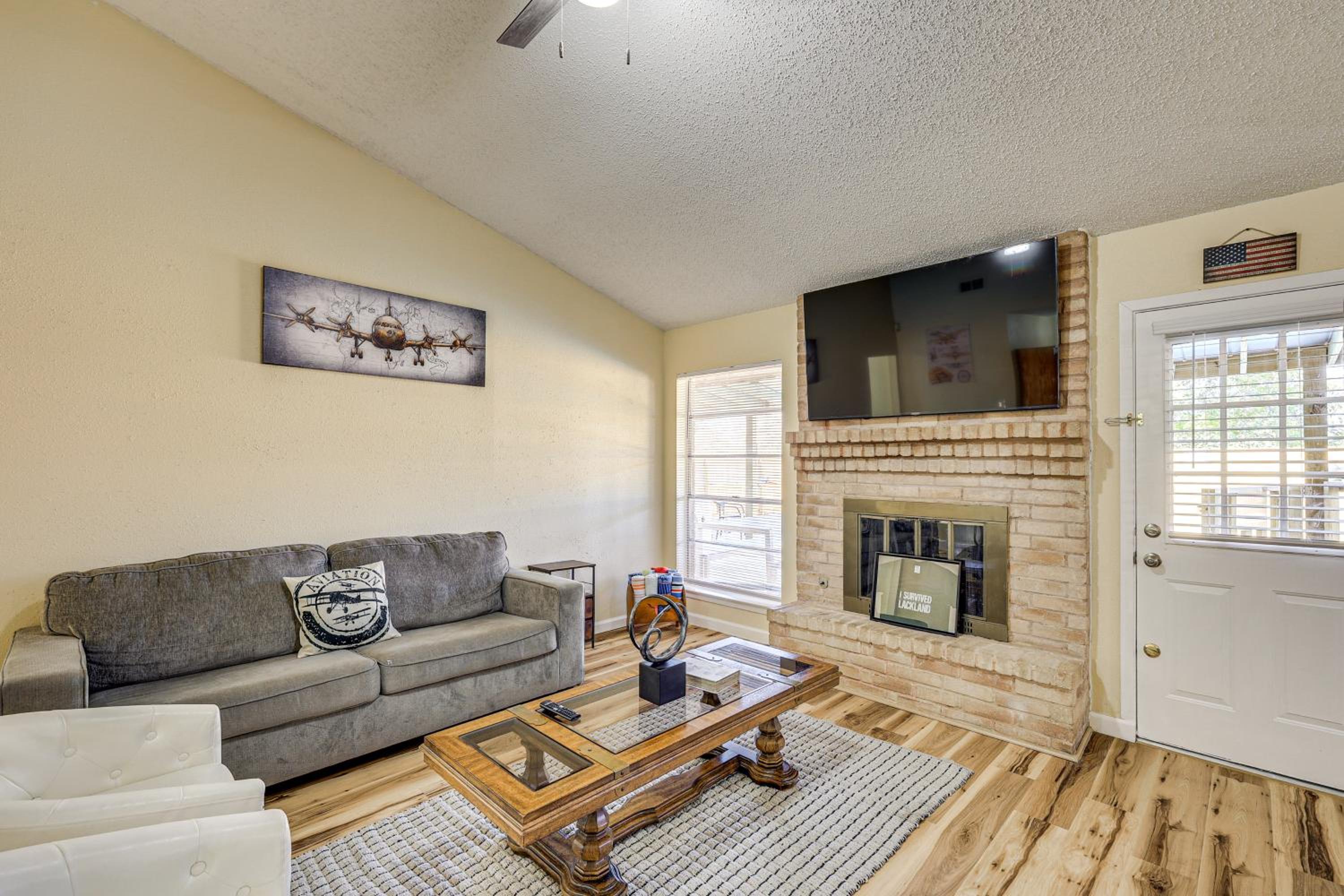 Hot Tub, Pool and Game Room San Antonio Family Gem