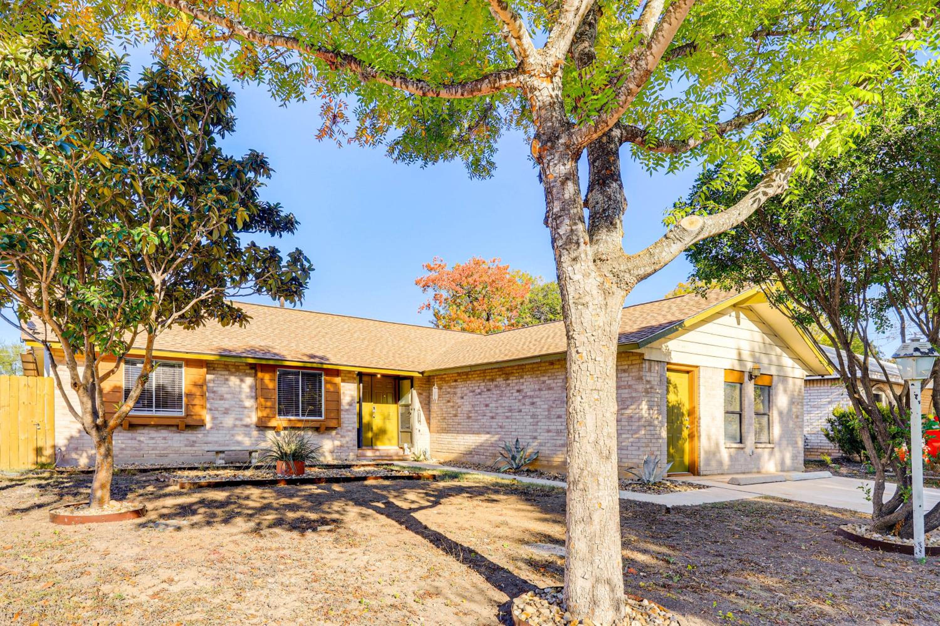 Hot Tub, Pool and Game Room San Antonio Family Gem