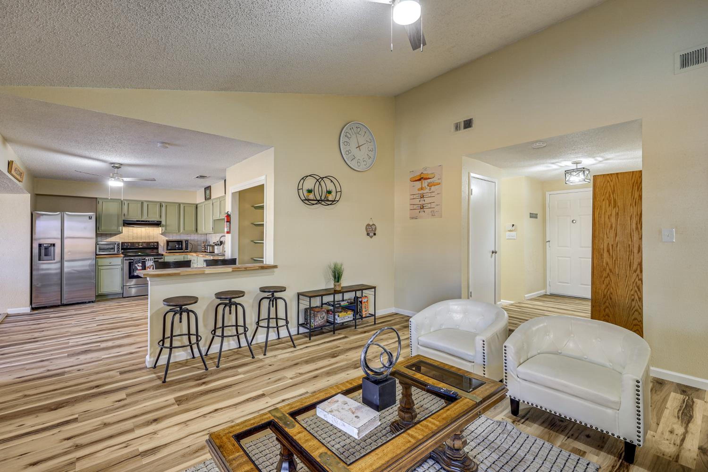Hot Tub, Pool and Game Room San Antonio Family Gem