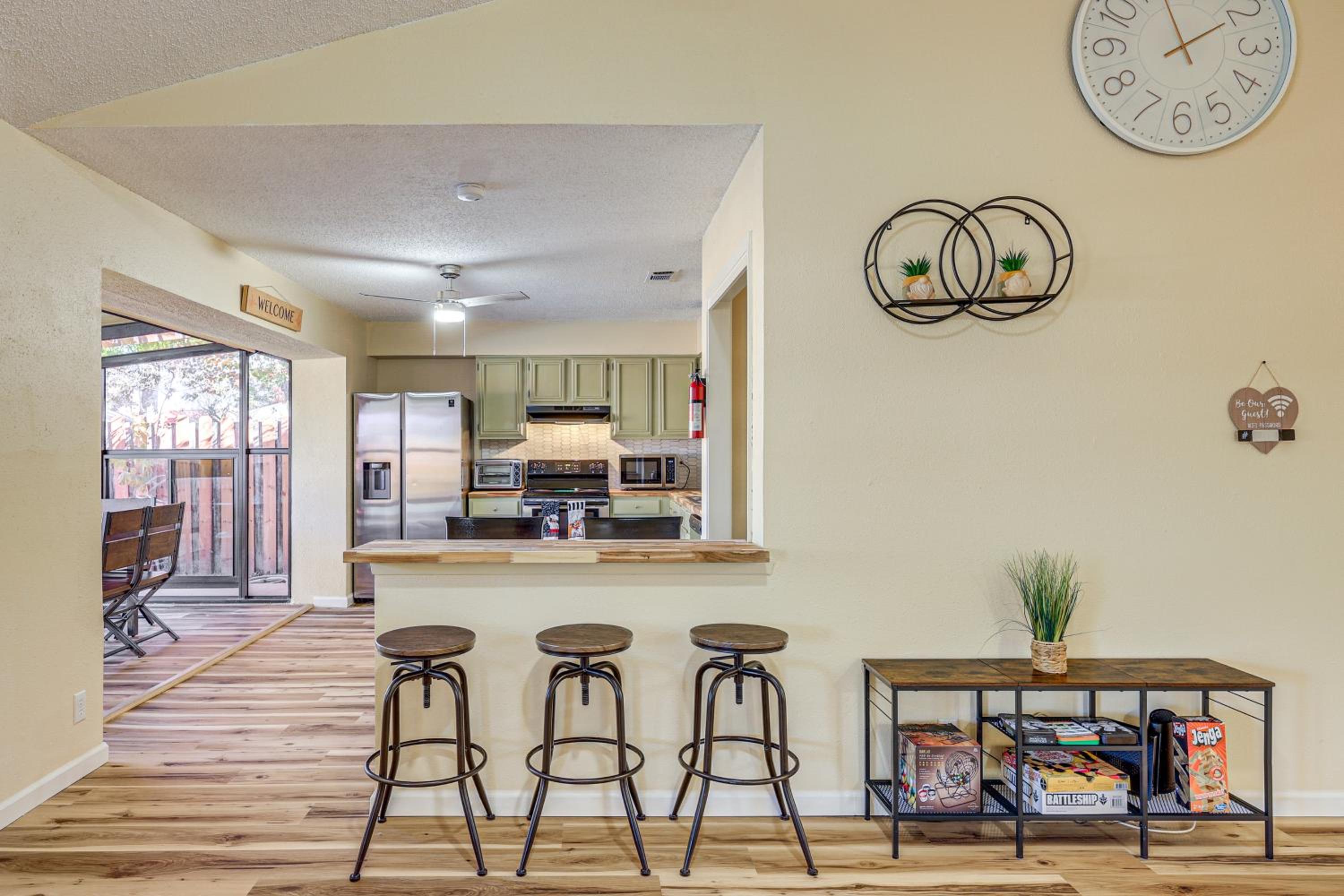 Hot Tub, Pool and Game Room San Antonio Family Gem