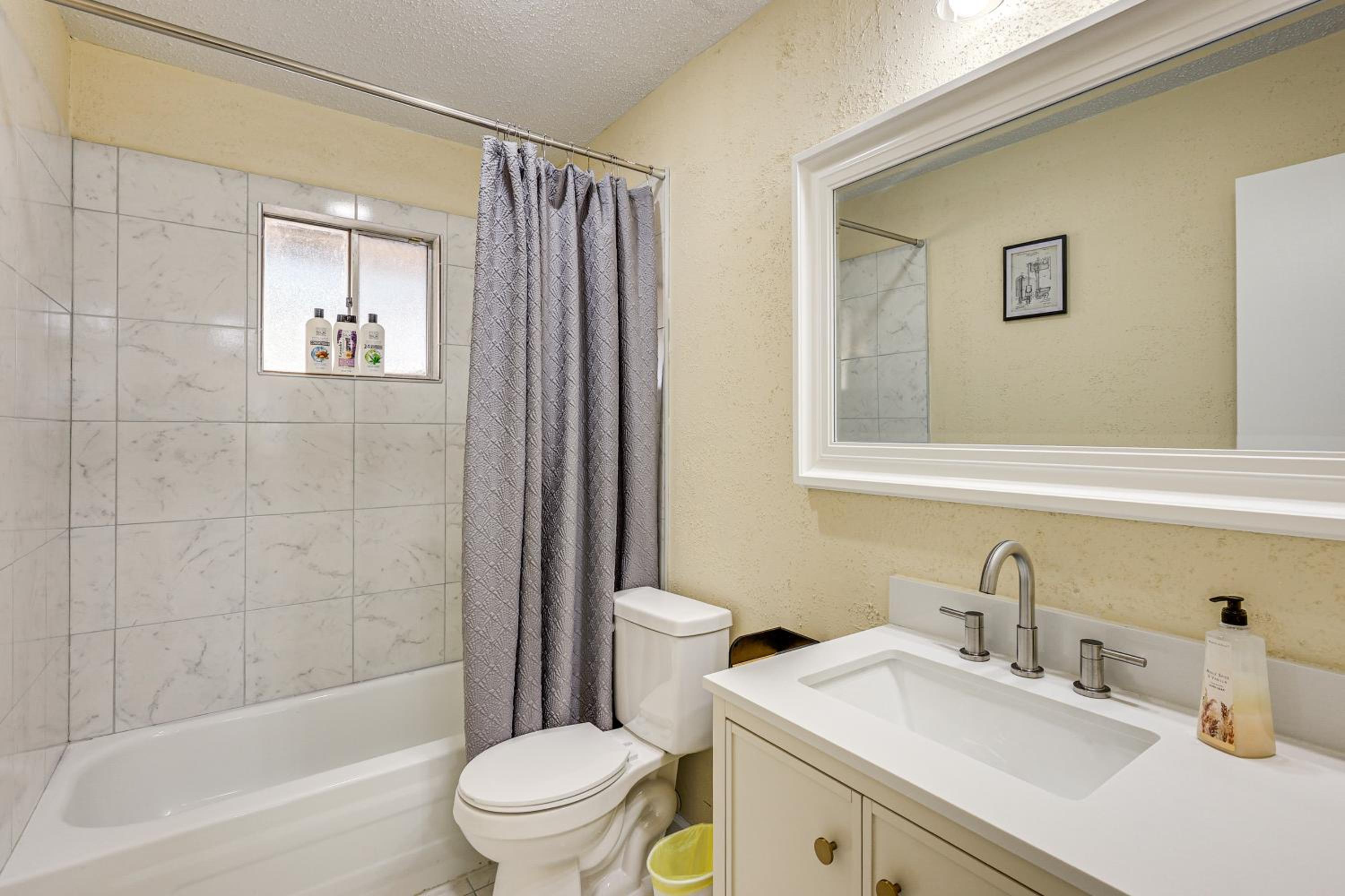 Hot Tub, Pool and Game Room San Antonio Family Gem