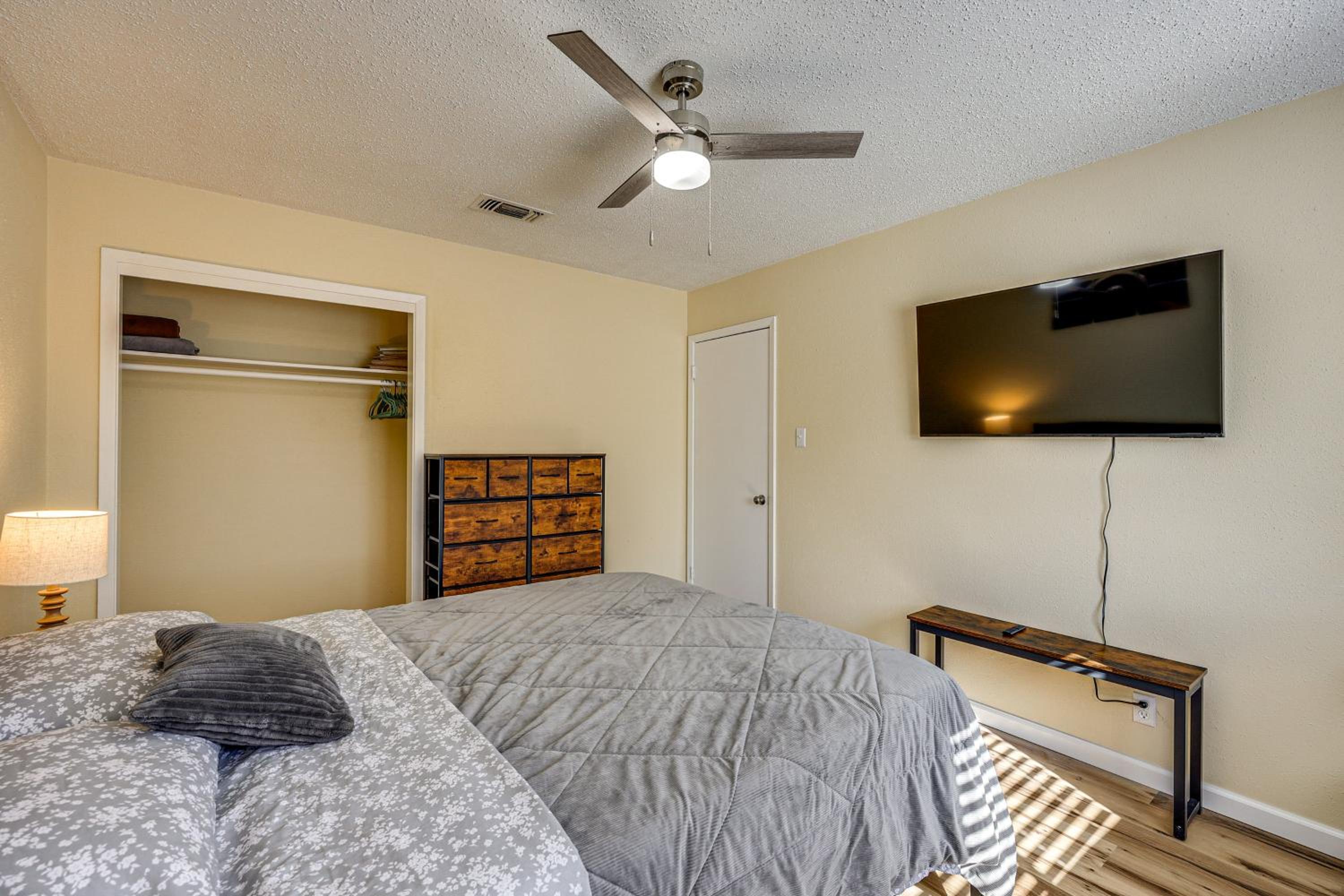 Hot Tub, Pool and Game Room San Antonio Family Gem