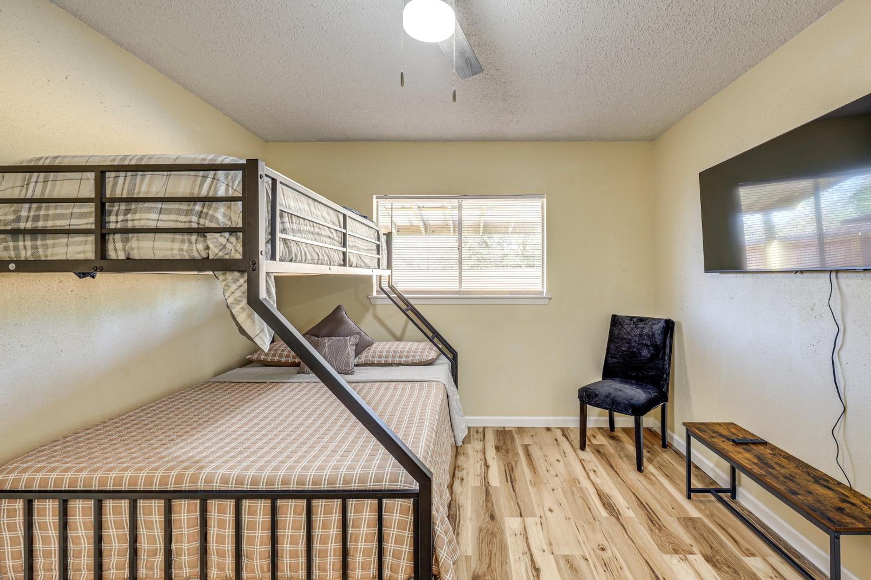 Hot Tub, Pool and Game Room San Antonio Family Gem