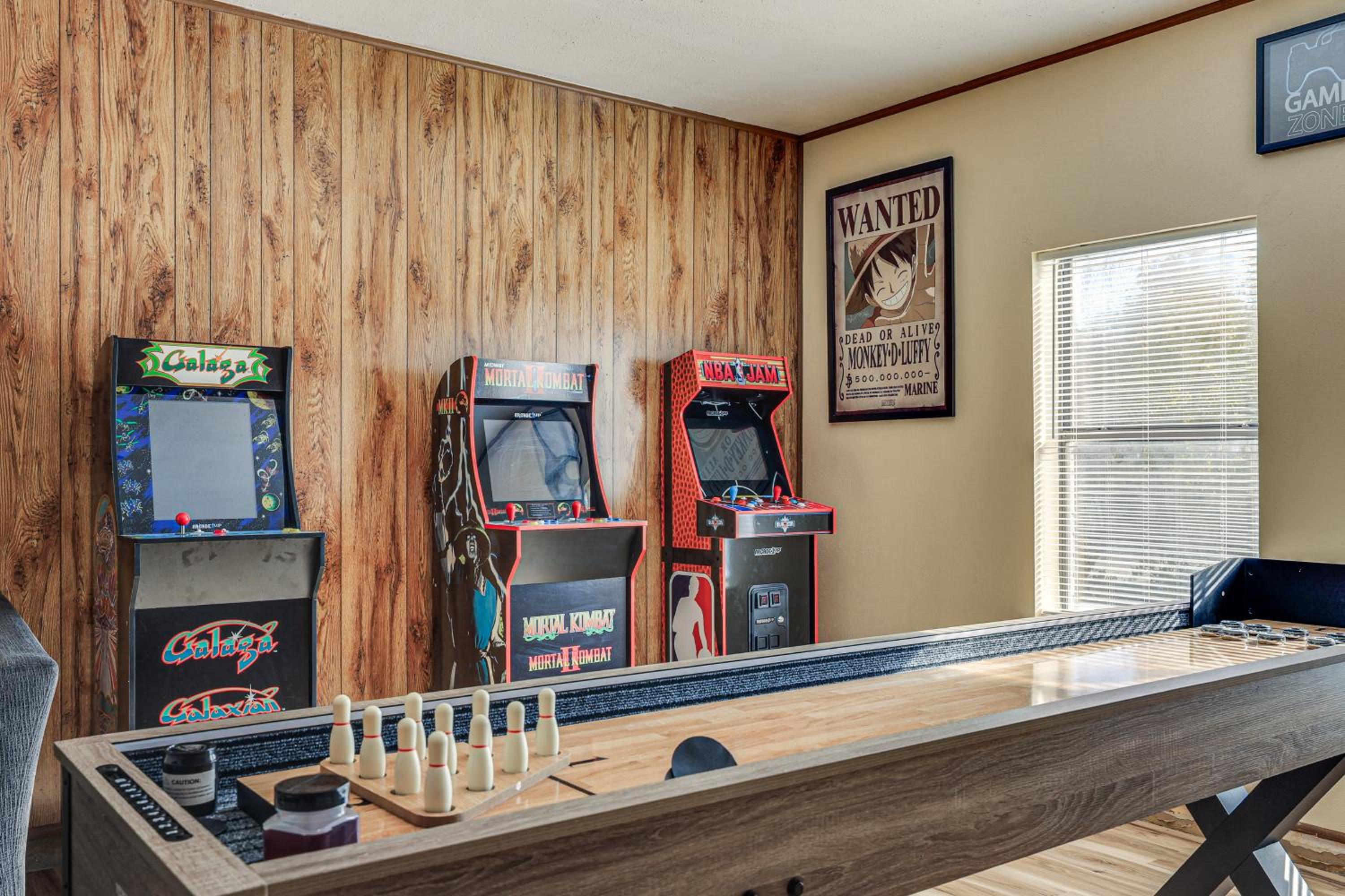Hot Tub, Pool and Game Room San Antonio Family Gem