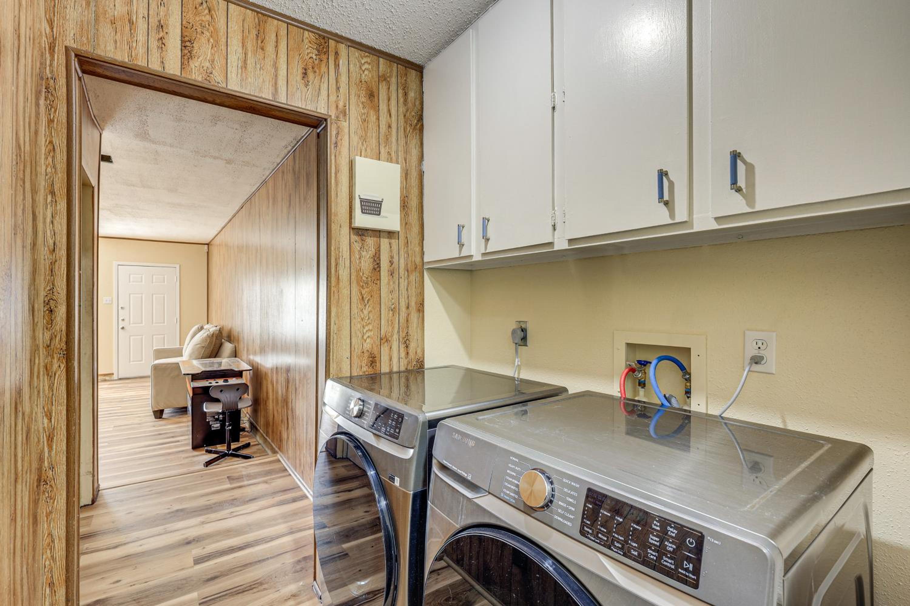 Hot Tub, Pool and Game Room San Antonio Family Gem