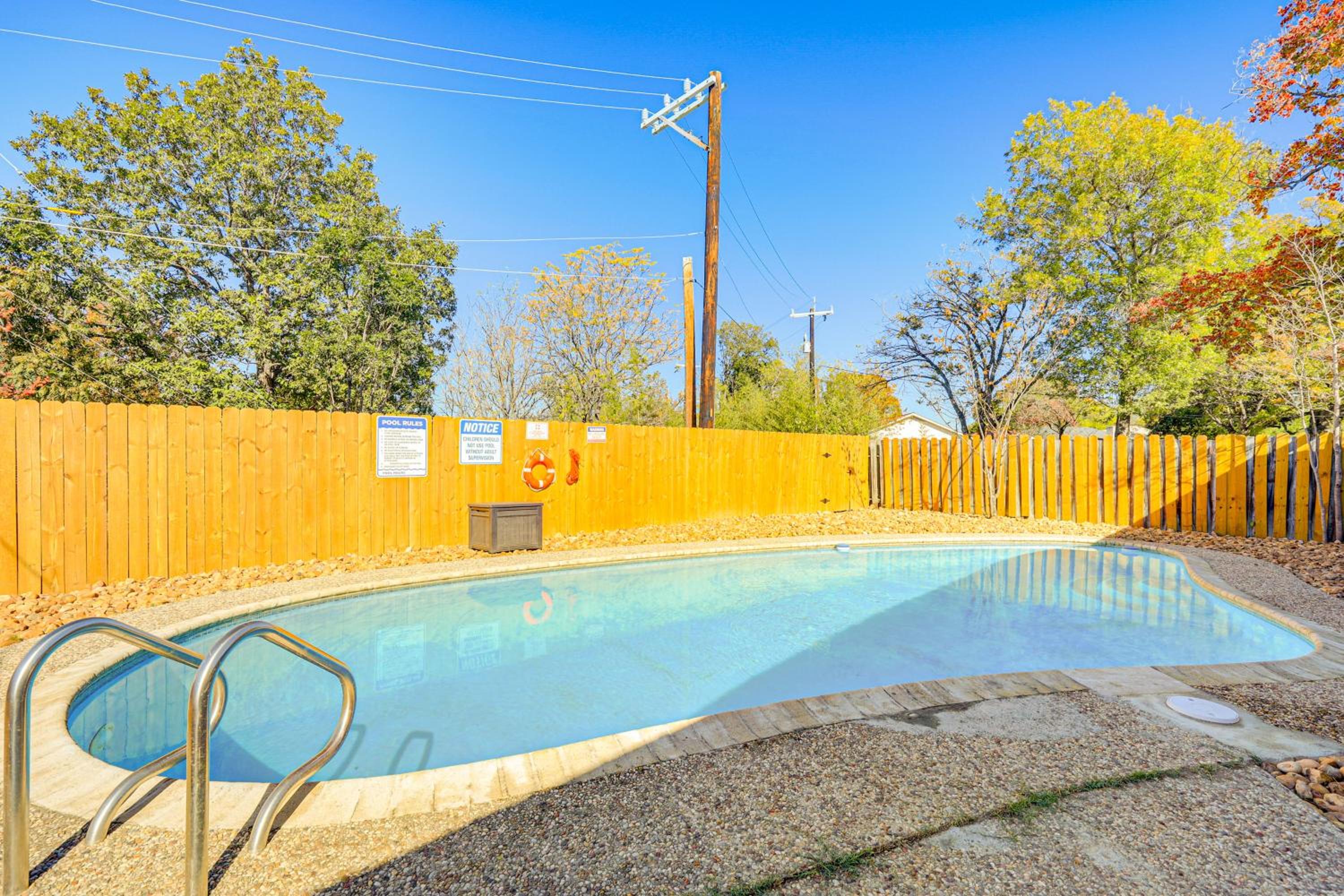 Hot Tub, Pool and Game Room San Antonio Family Gem