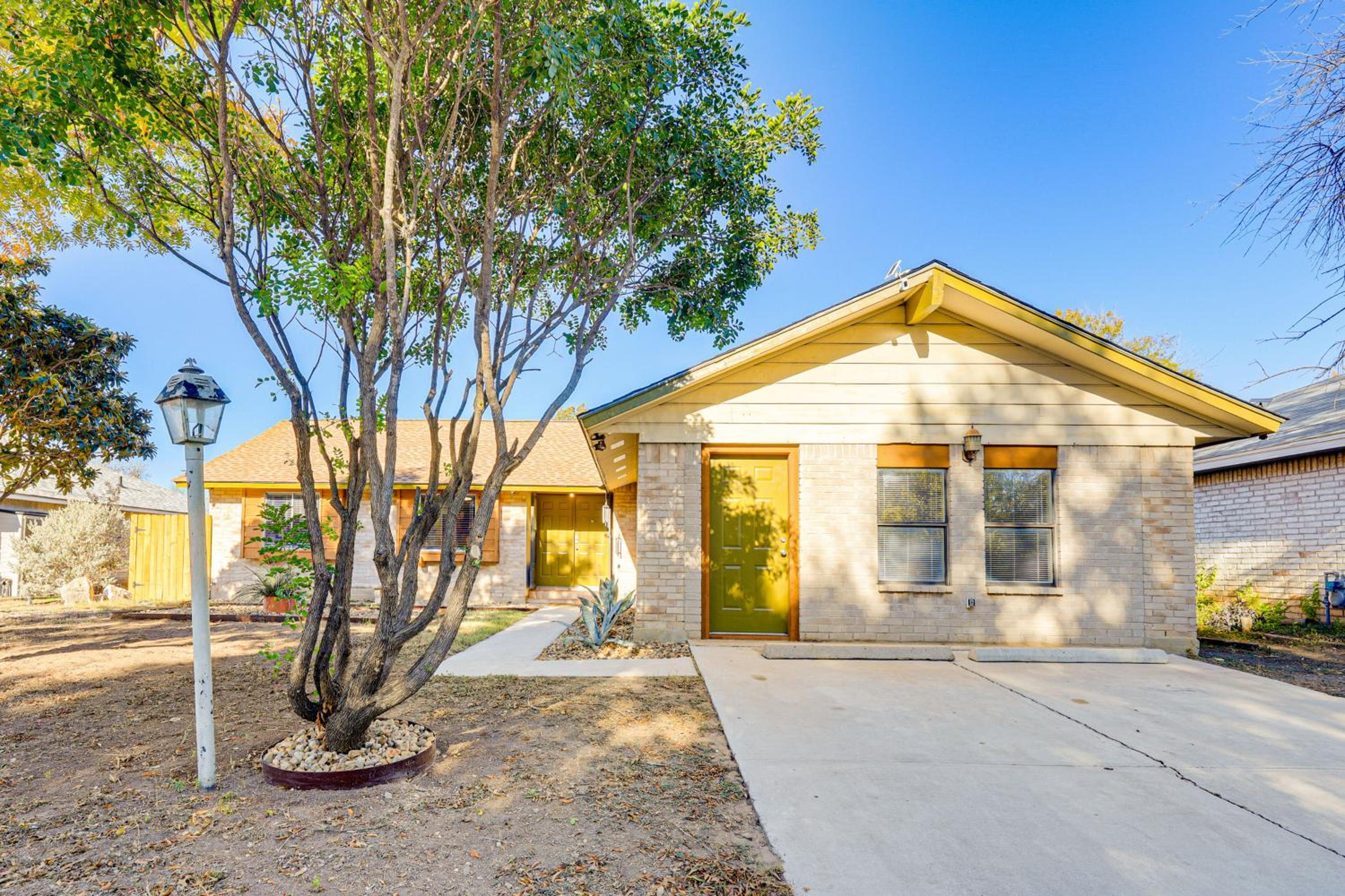 Hot Tub, Pool and Game Room San Antonio Family Gem