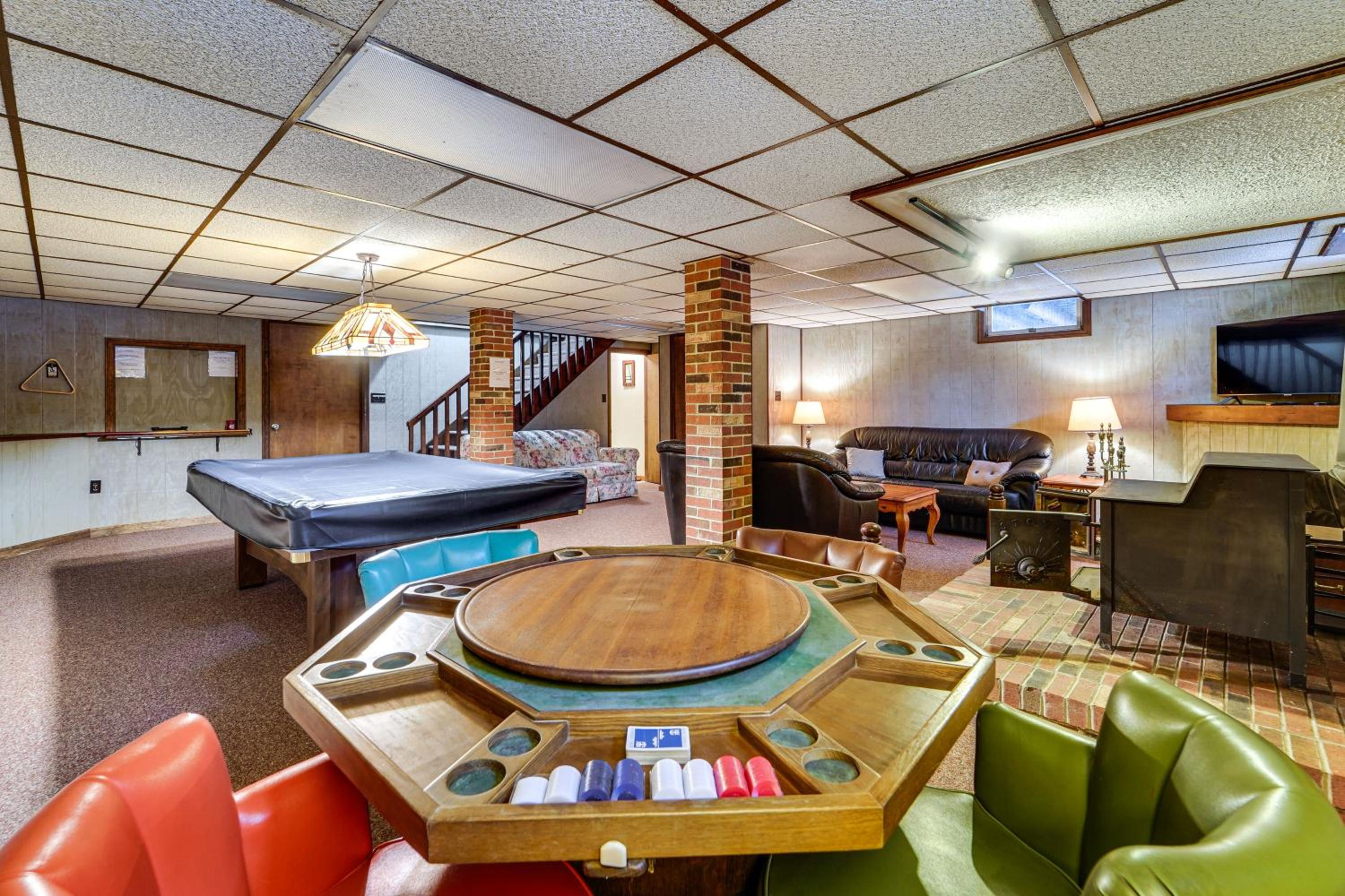 Roaring Spring Horse Farm Getaway with Game Room