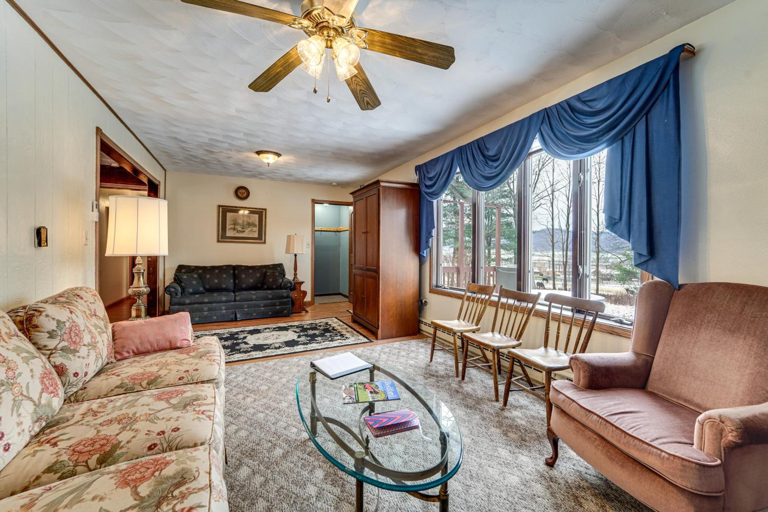 Roaring Spring Horse Farm Getaway with Game Room