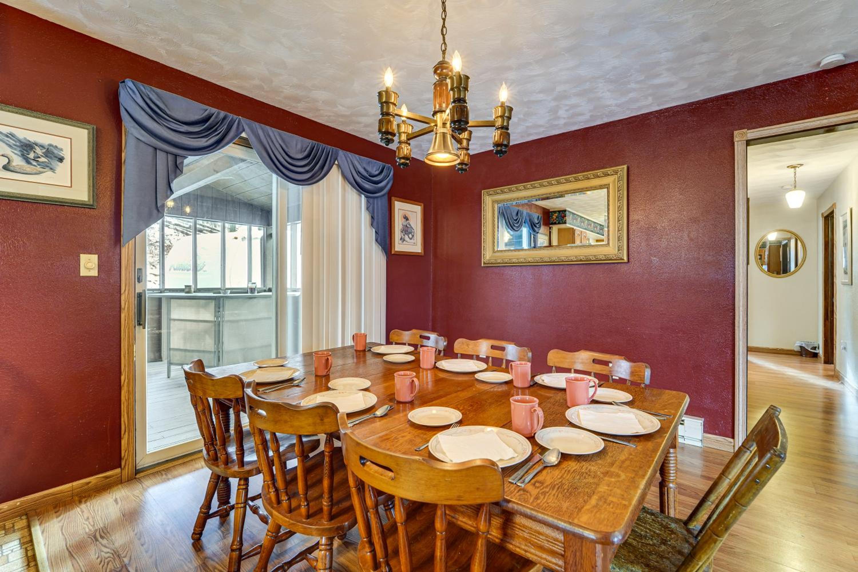 Roaring Spring Horse Farm Getaway with Game Room