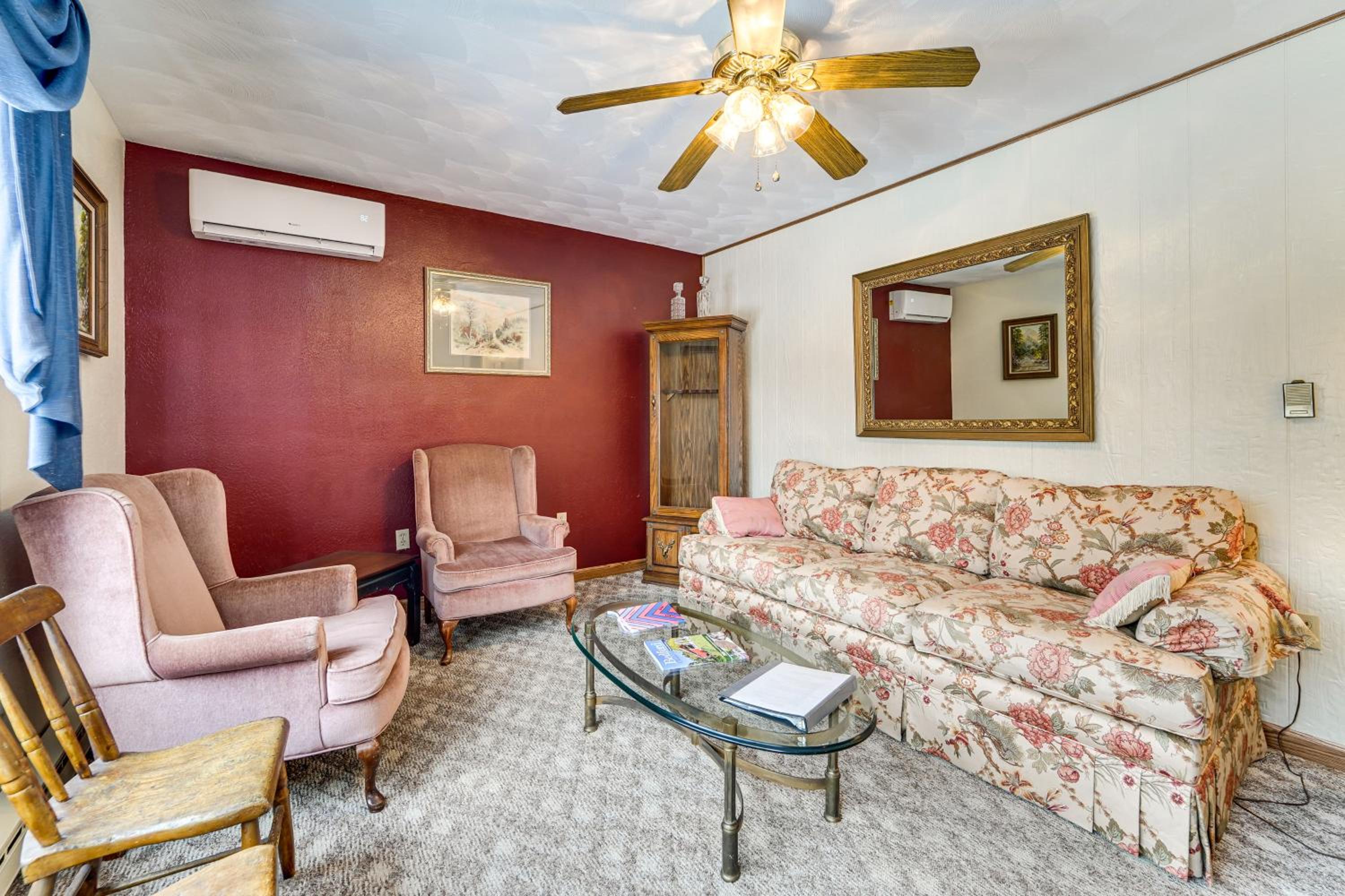 Roaring Spring Horse Farm Getaway with Game Room