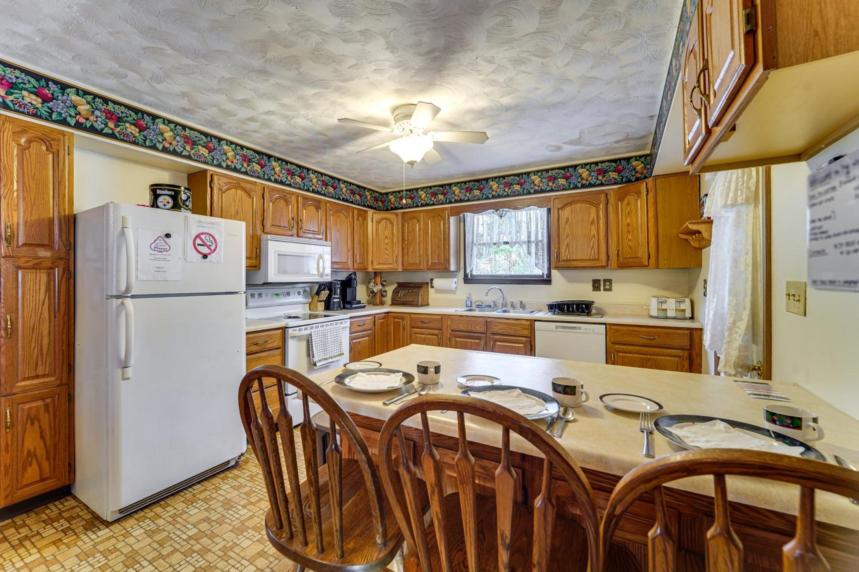 Roaring Spring Horse Farm Getaway with Game Room