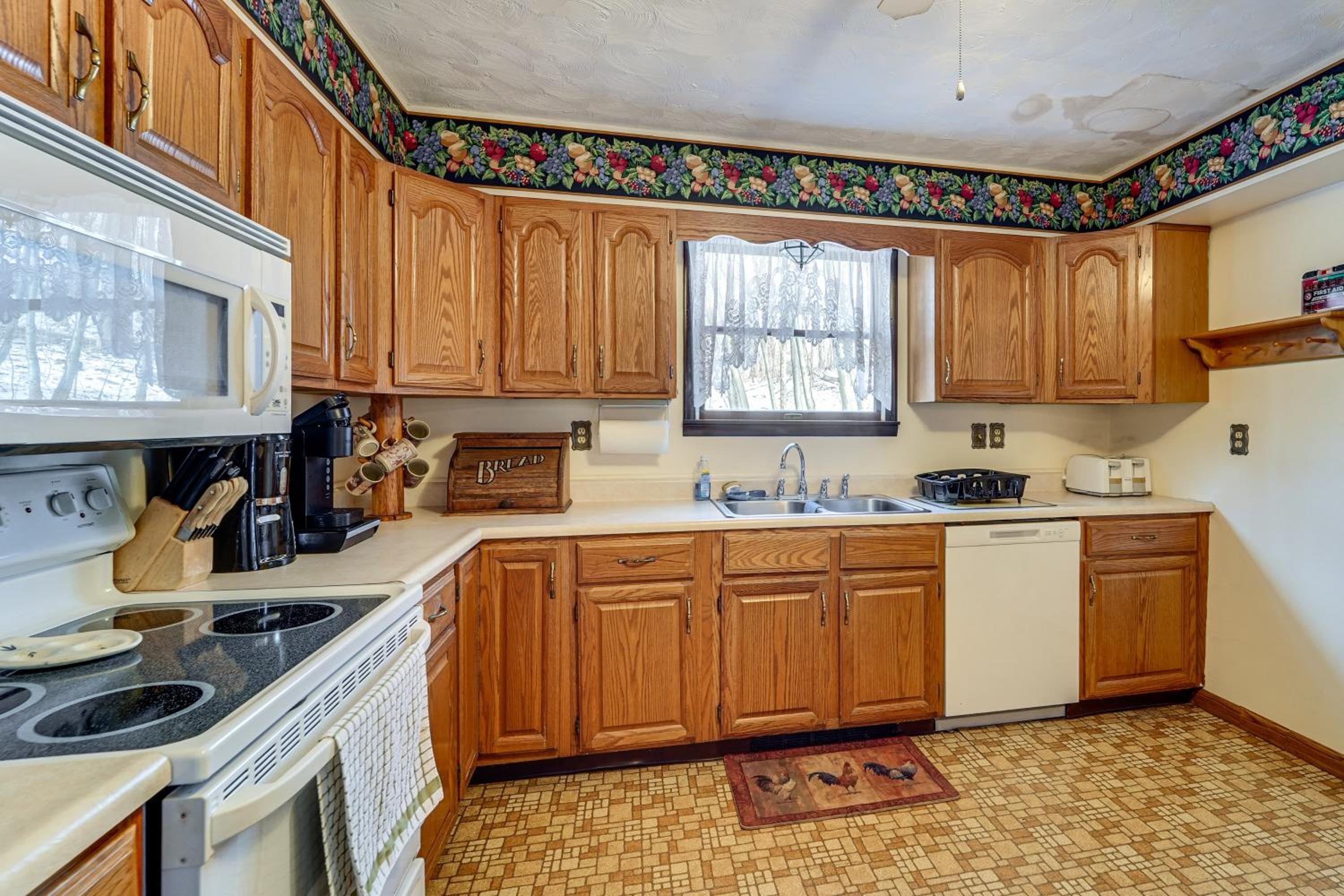 Roaring Spring Horse Farm Getaway with Game Room