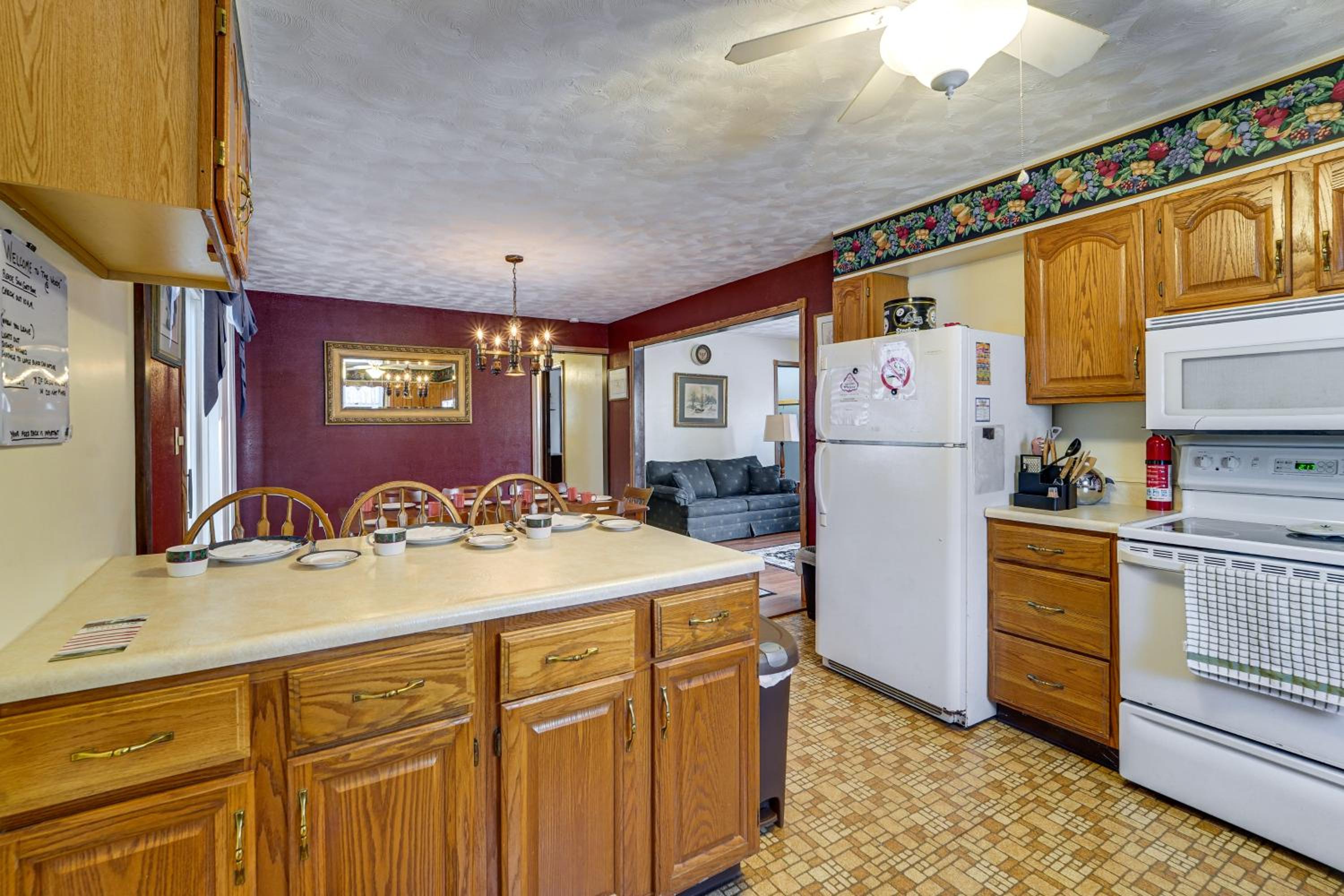 Roaring Spring Horse Farm Getaway with Game Room
