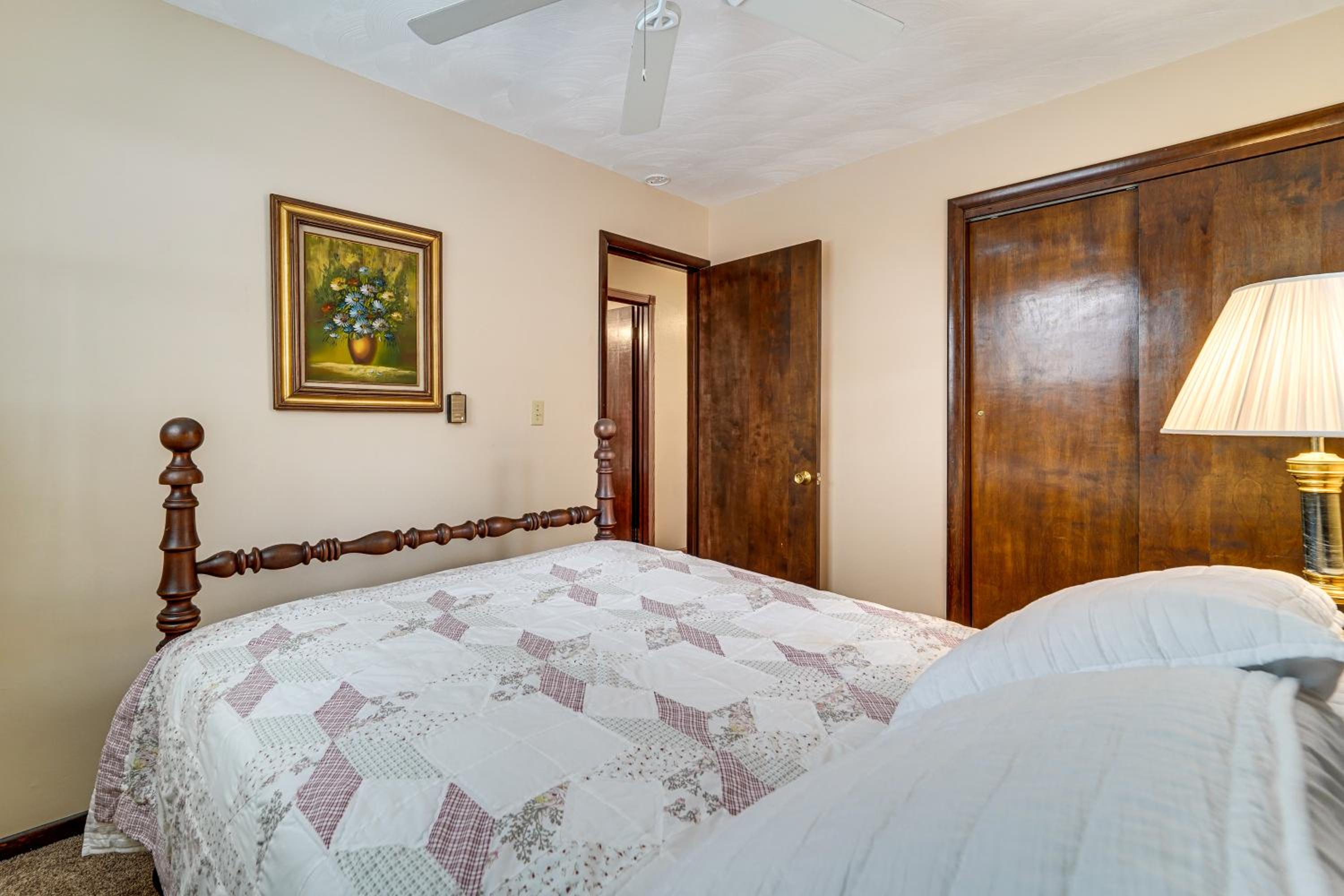 Roaring Spring Horse Farm Getaway with Game Room