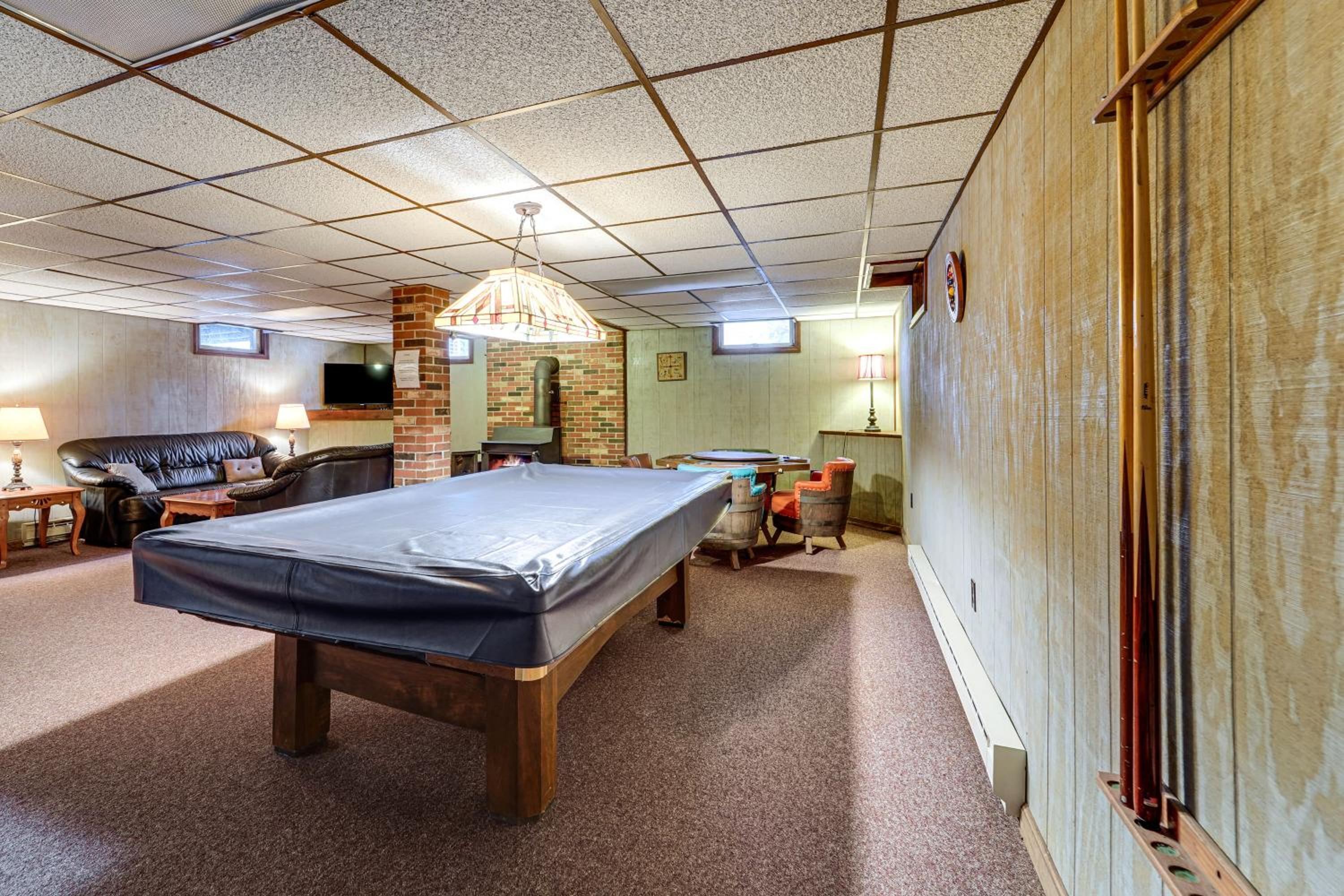 Roaring Spring Horse Farm Getaway with Game Room
