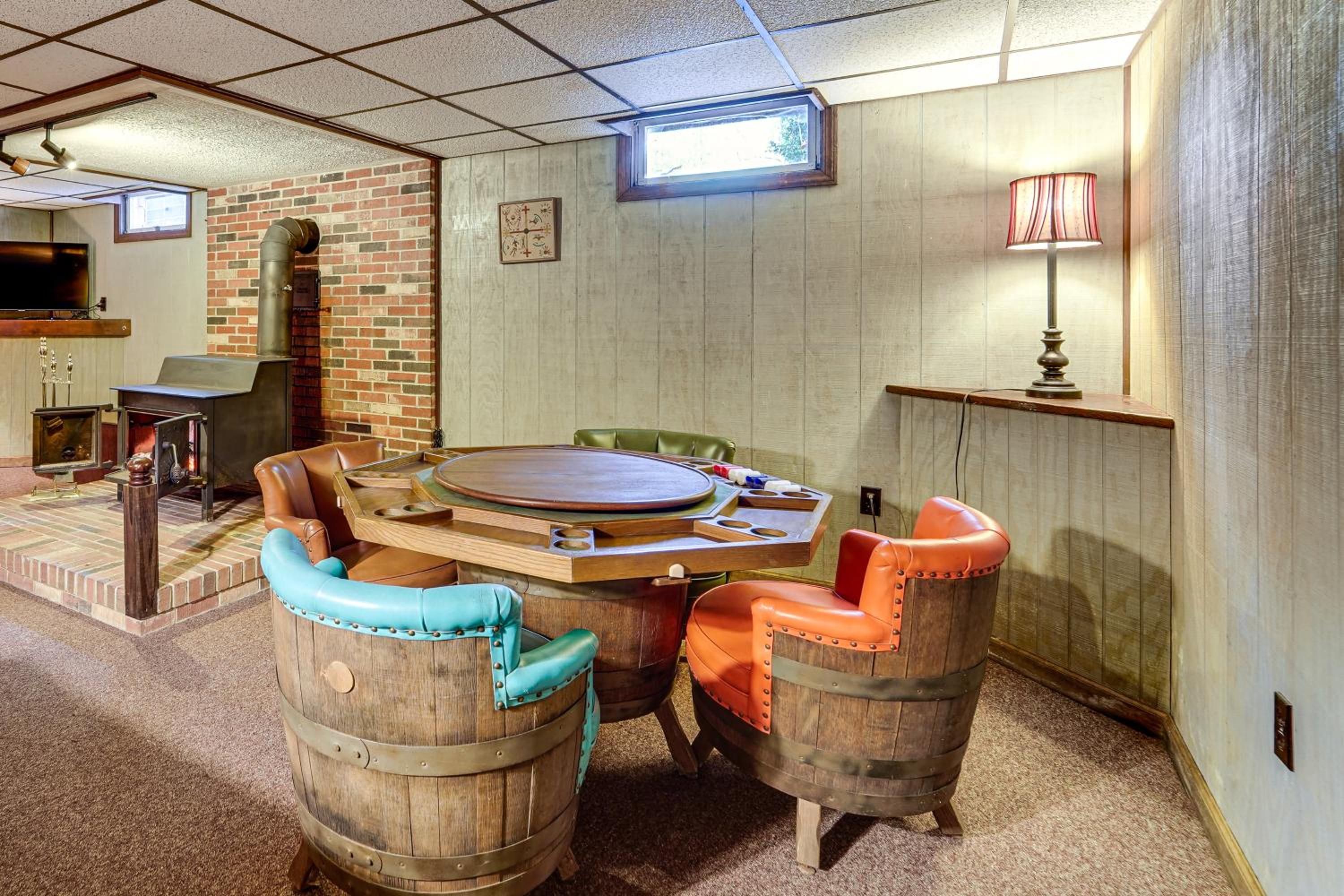 Roaring Spring Horse Farm Getaway with Game Room