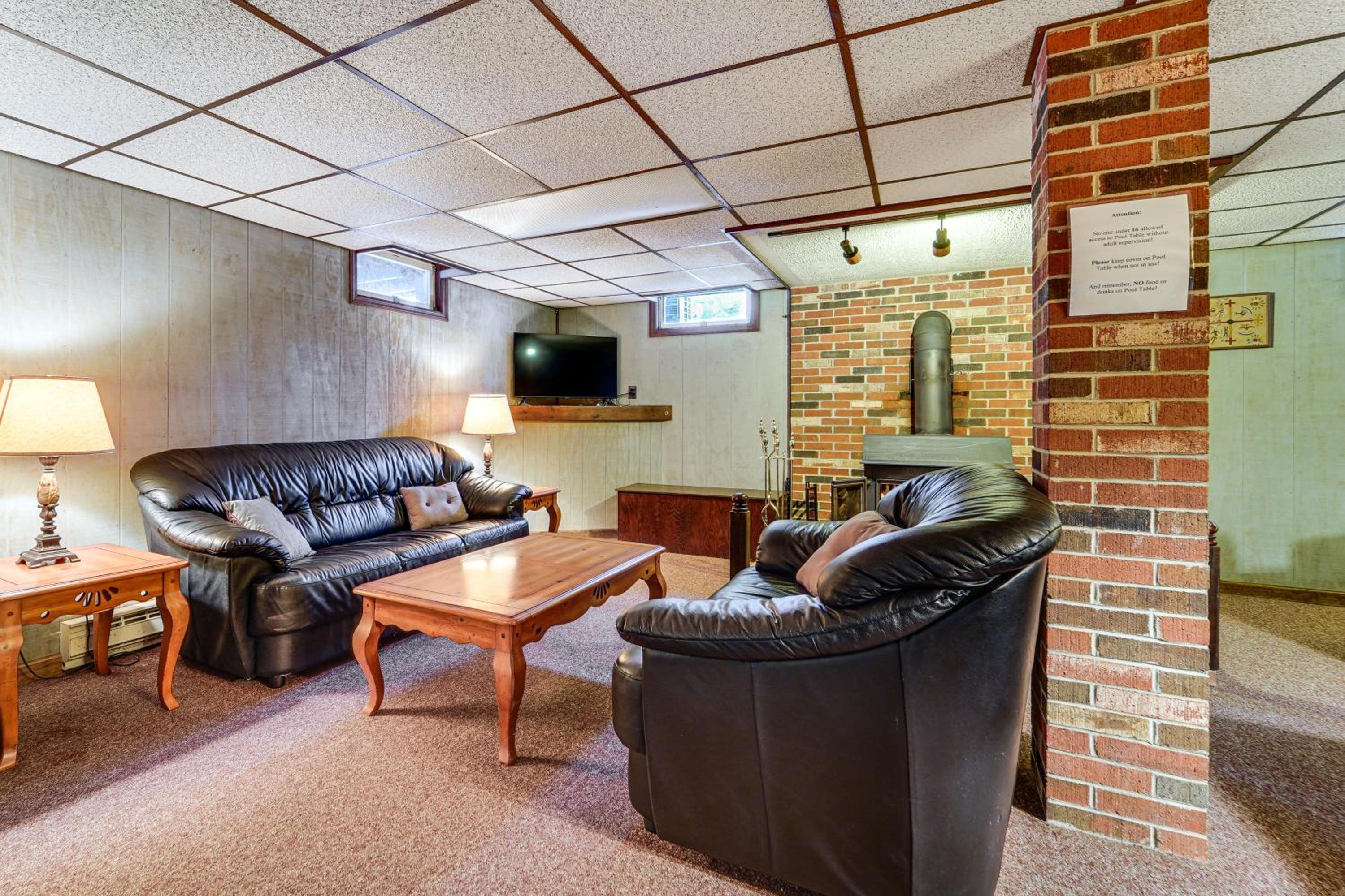 Roaring Spring Horse Farm Getaway with Game Room