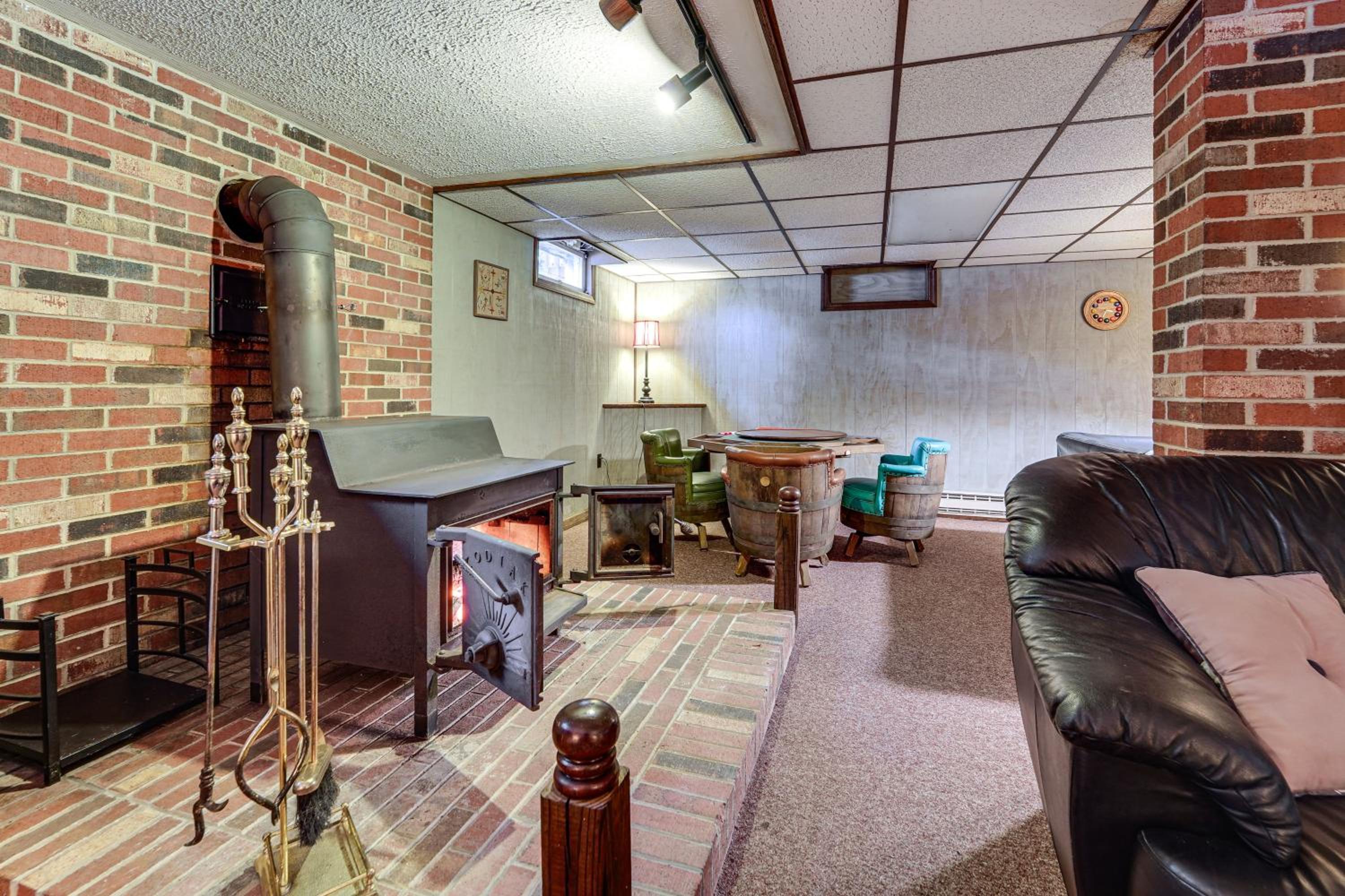 Roaring Spring Horse Farm Getaway with Game Room