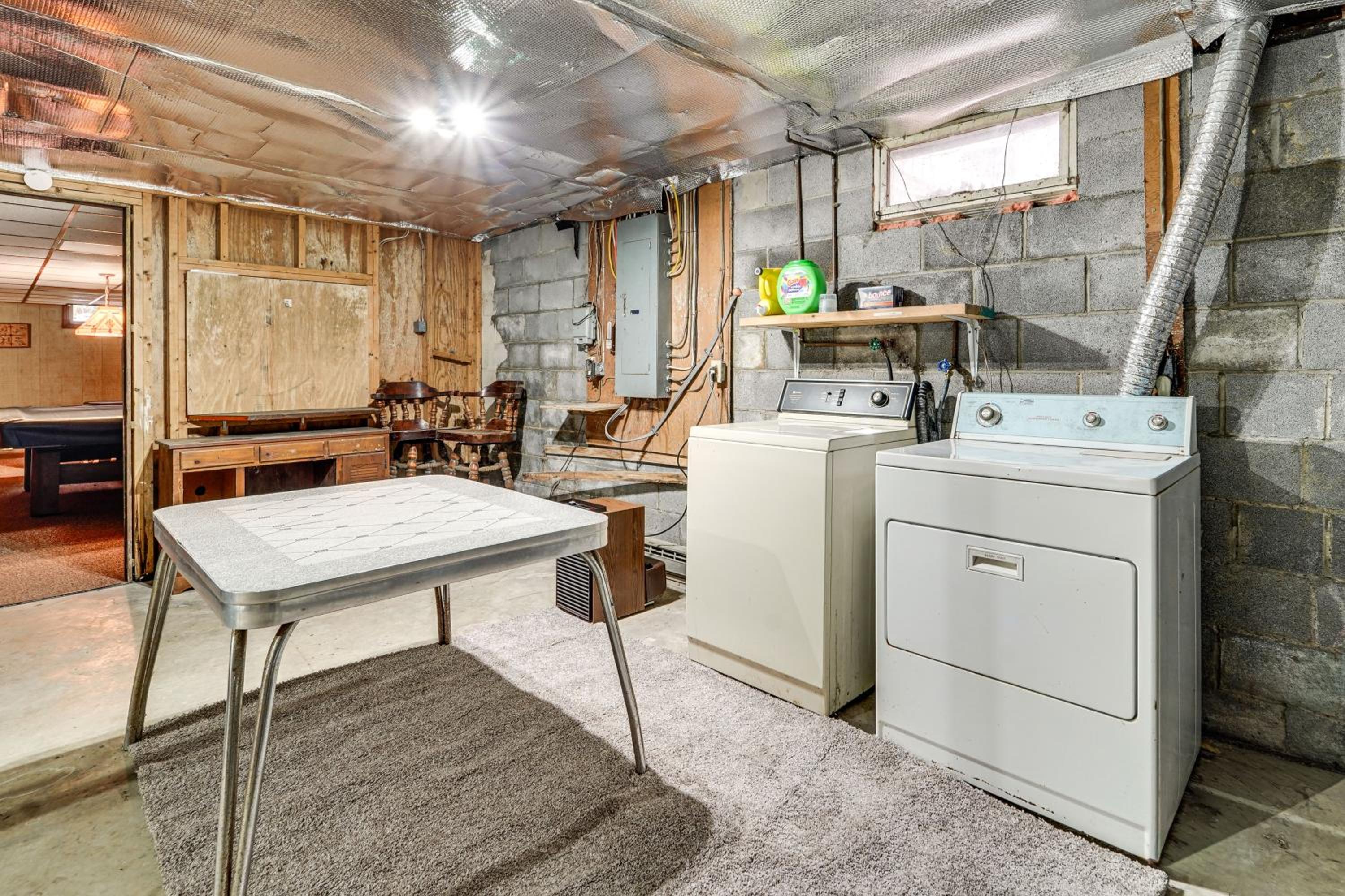 Roaring Spring Horse Farm Getaway with Game Room