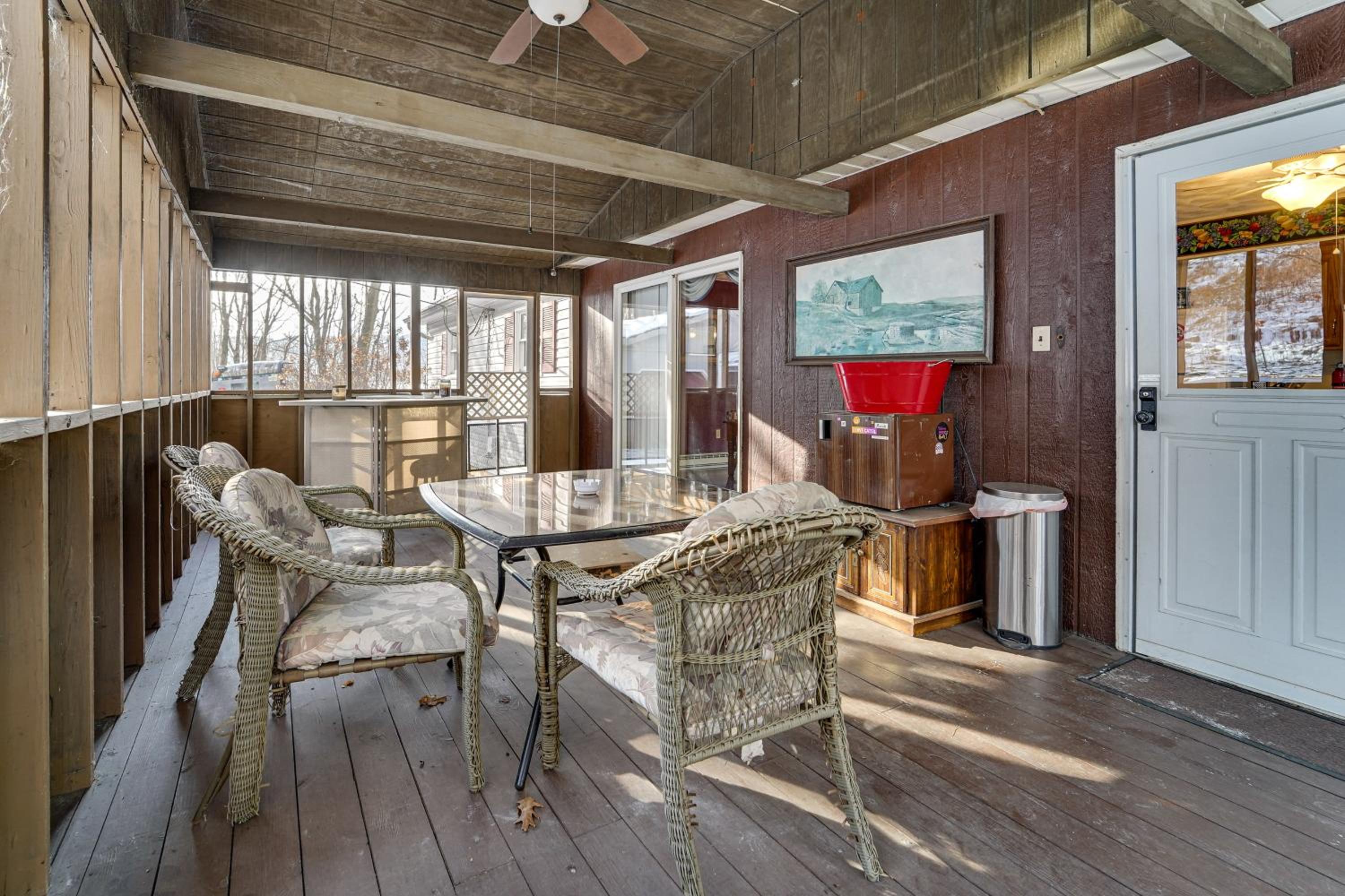 Roaring Spring Horse Farm Getaway with Game Room