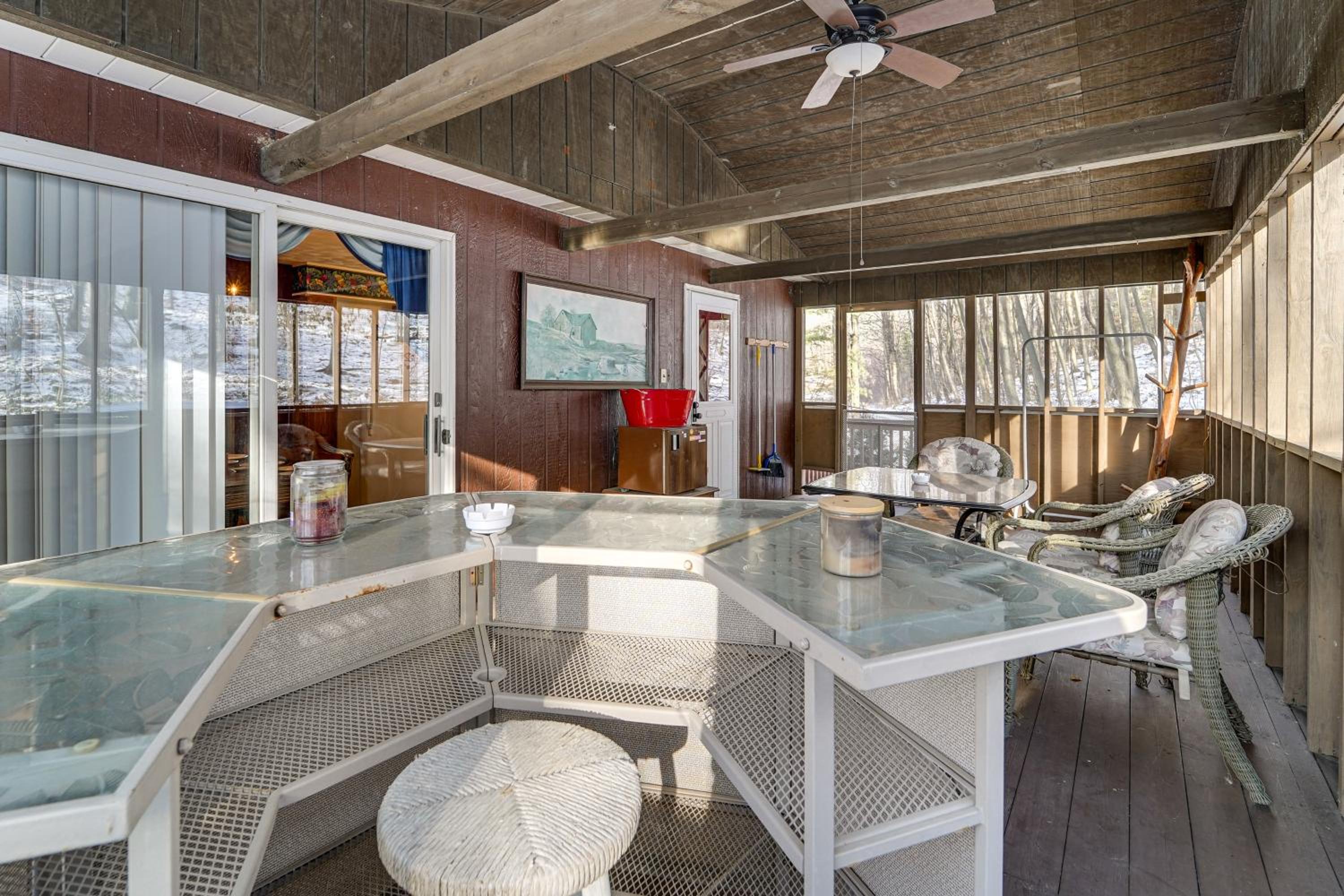 Roaring Spring Horse Farm Getaway with Game Room