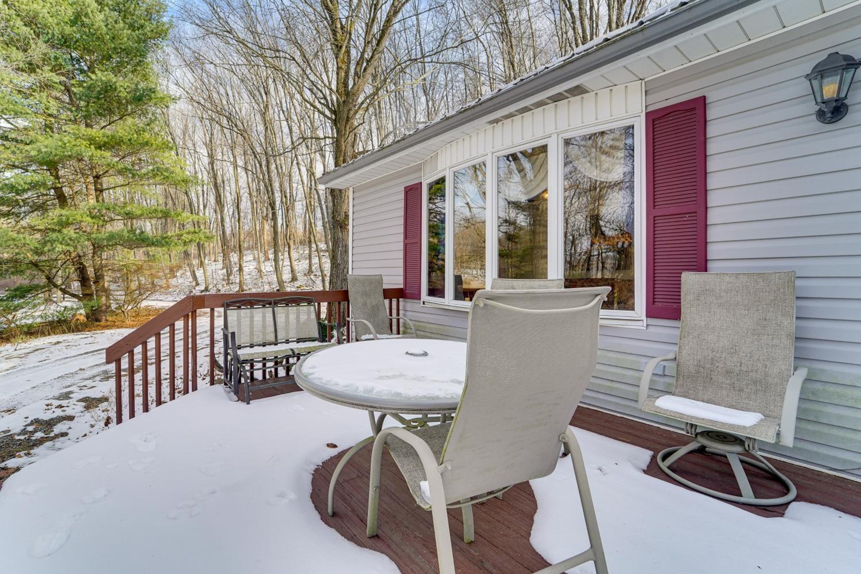 Roaring Spring Horse Farm Getaway with Game Room