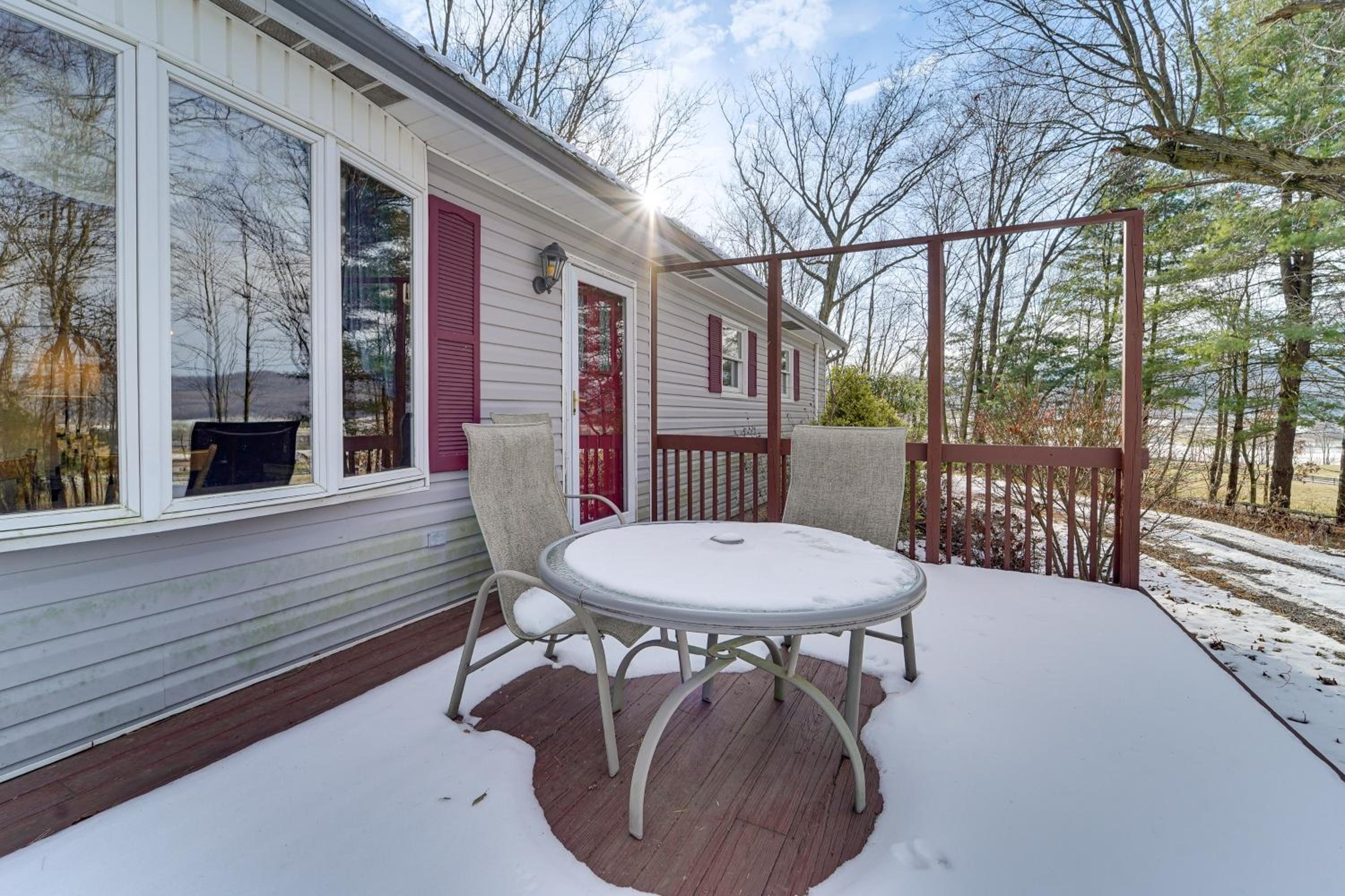 Roaring Spring Horse Farm Getaway with Game Room
