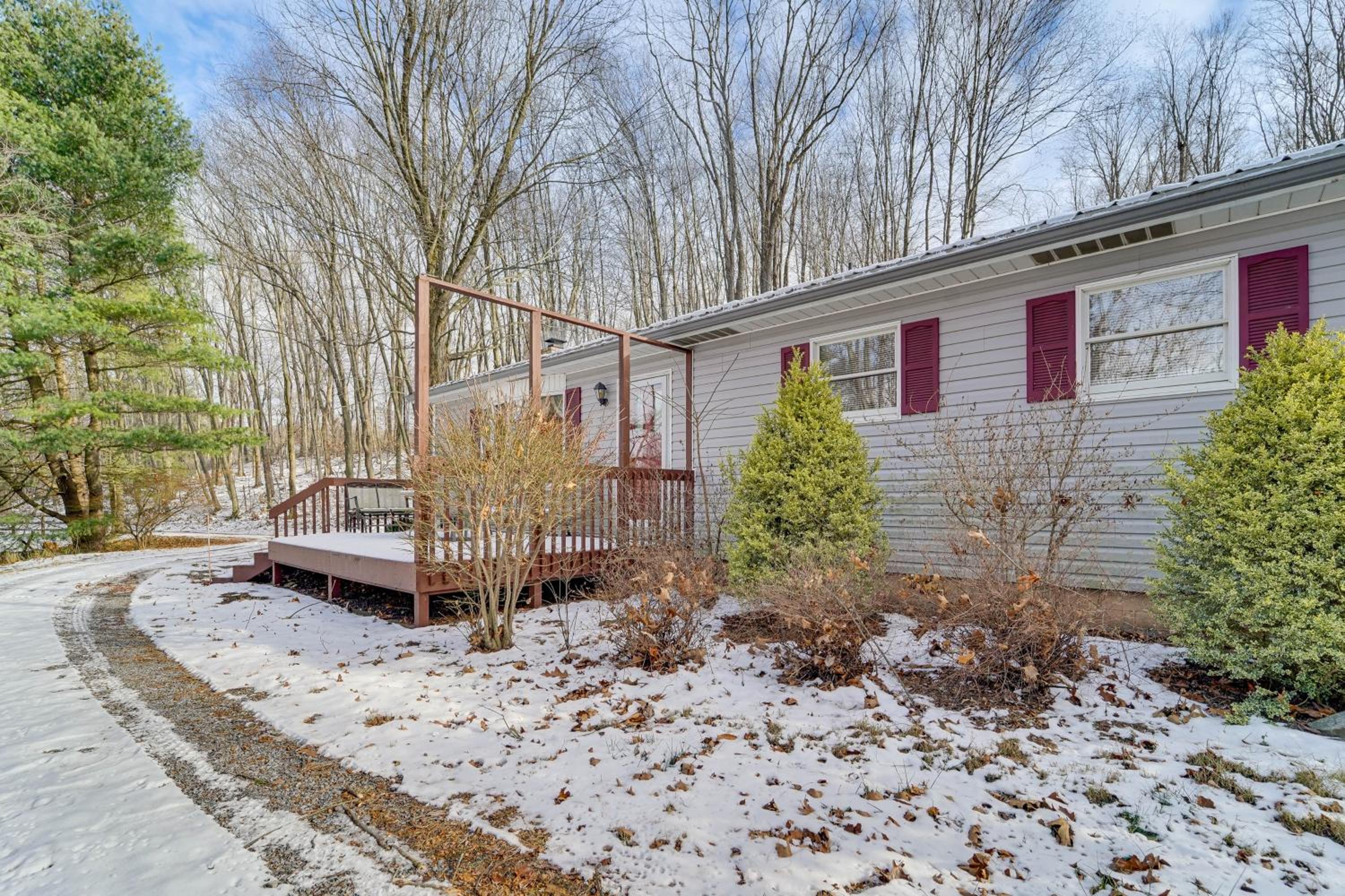 Roaring Spring Horse Farm Getaway with Game Room