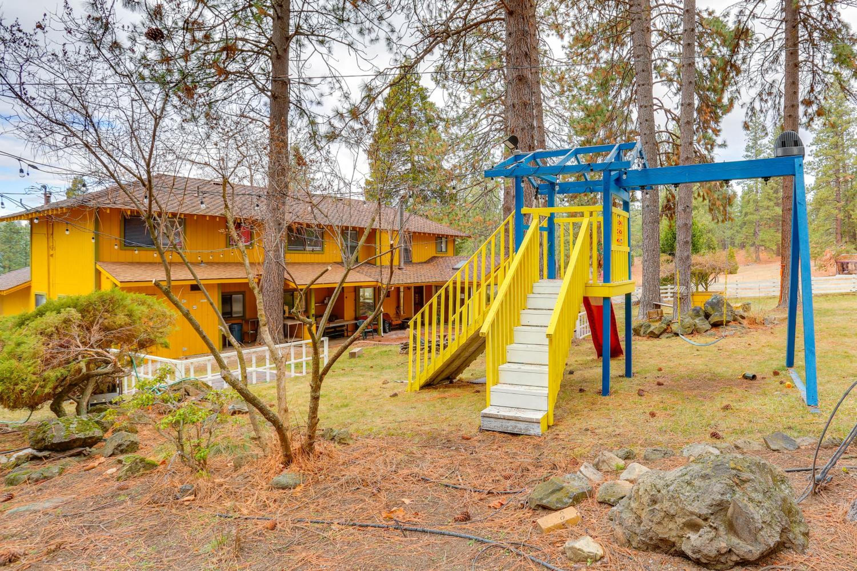Quiet and Family Friendly! Rural Home Near Mt Shasta