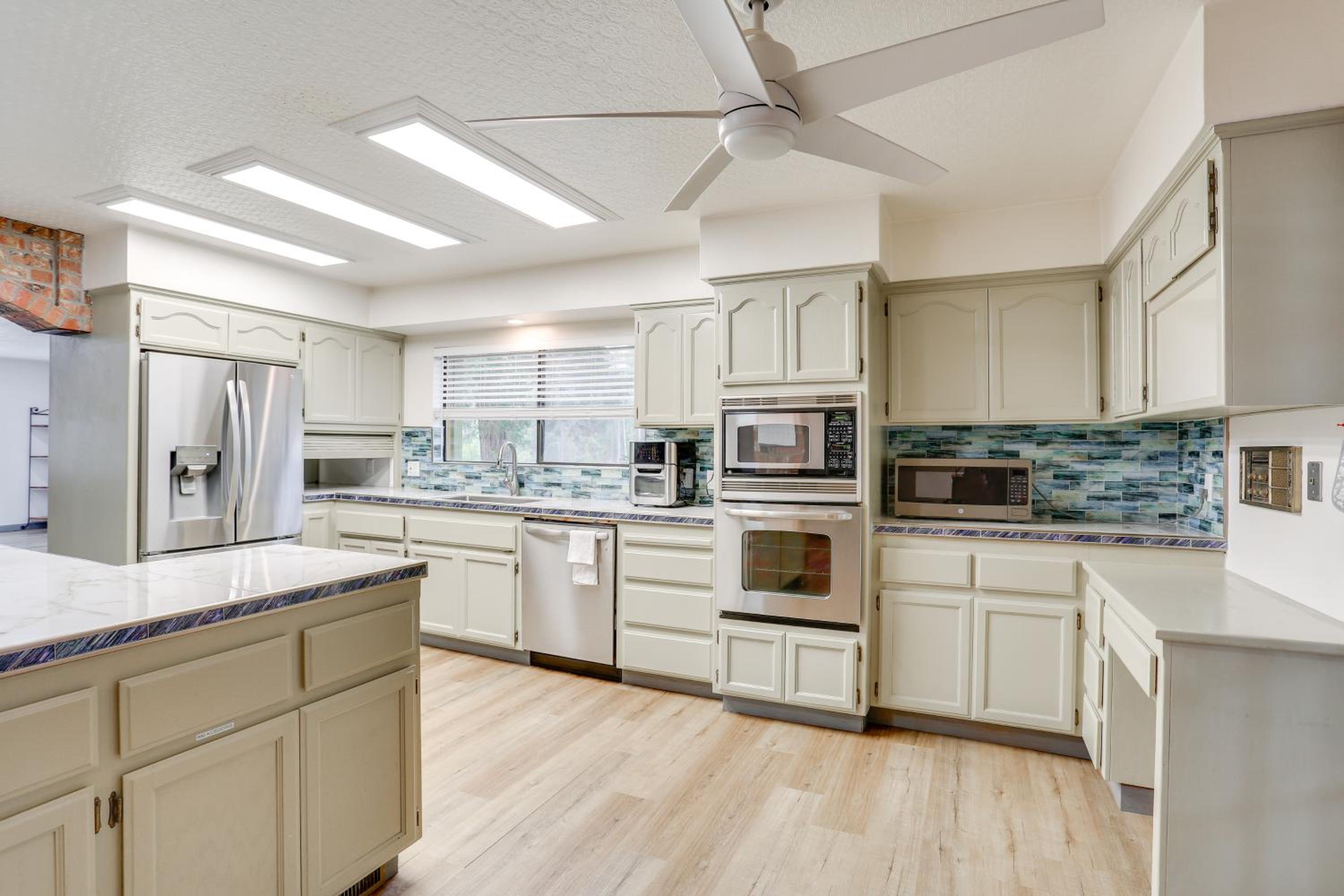 Quiet and Family Friendly! Rural Home Near Mt Shasta