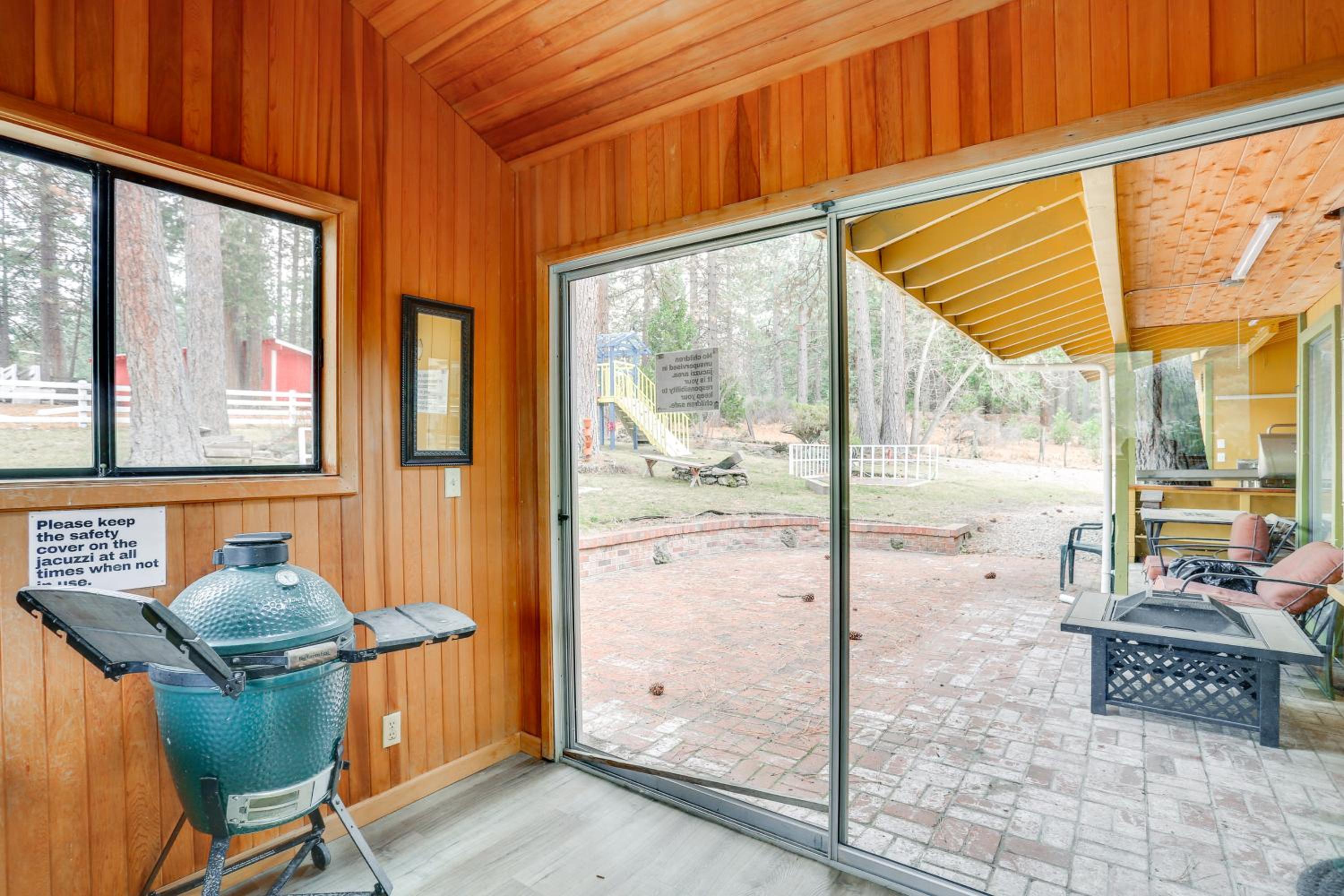 Quiet and Family Friendly! Rural Home Near Mt Shasta