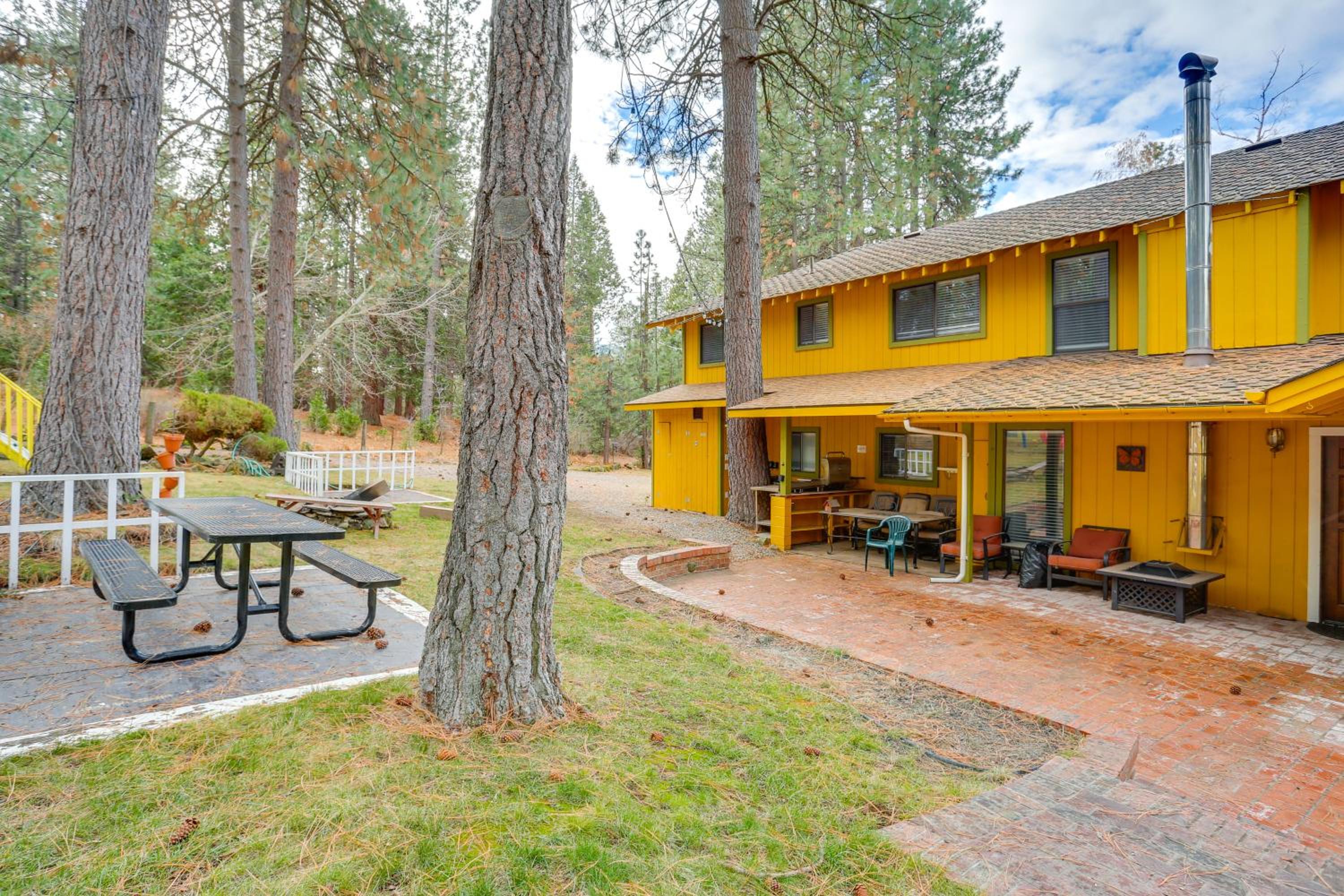 Quiet and Family Friendly! Rural Home Near Mt Shasta