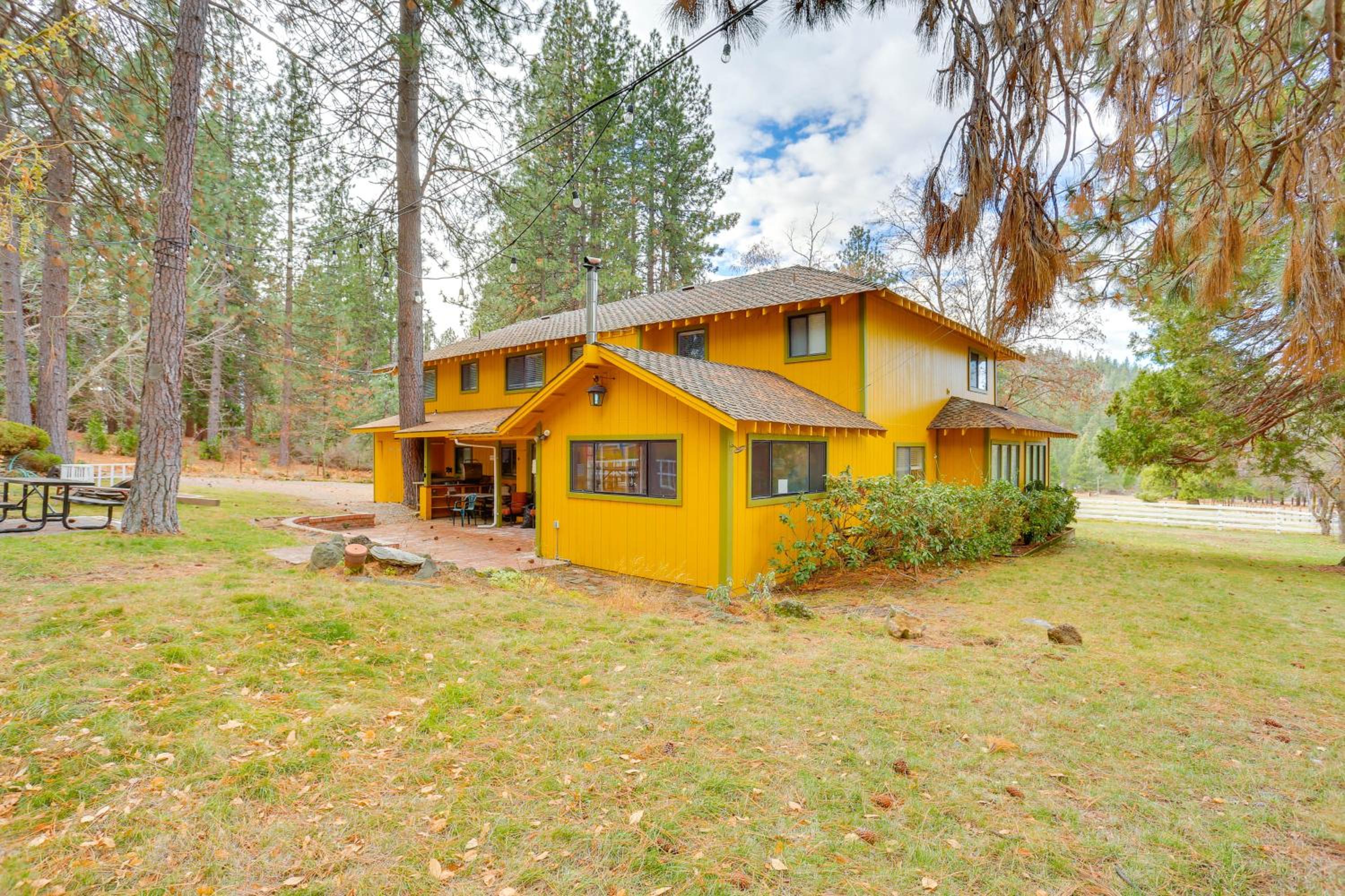 Quiet and Family Friendly! Rural Home Near Mt Shasta