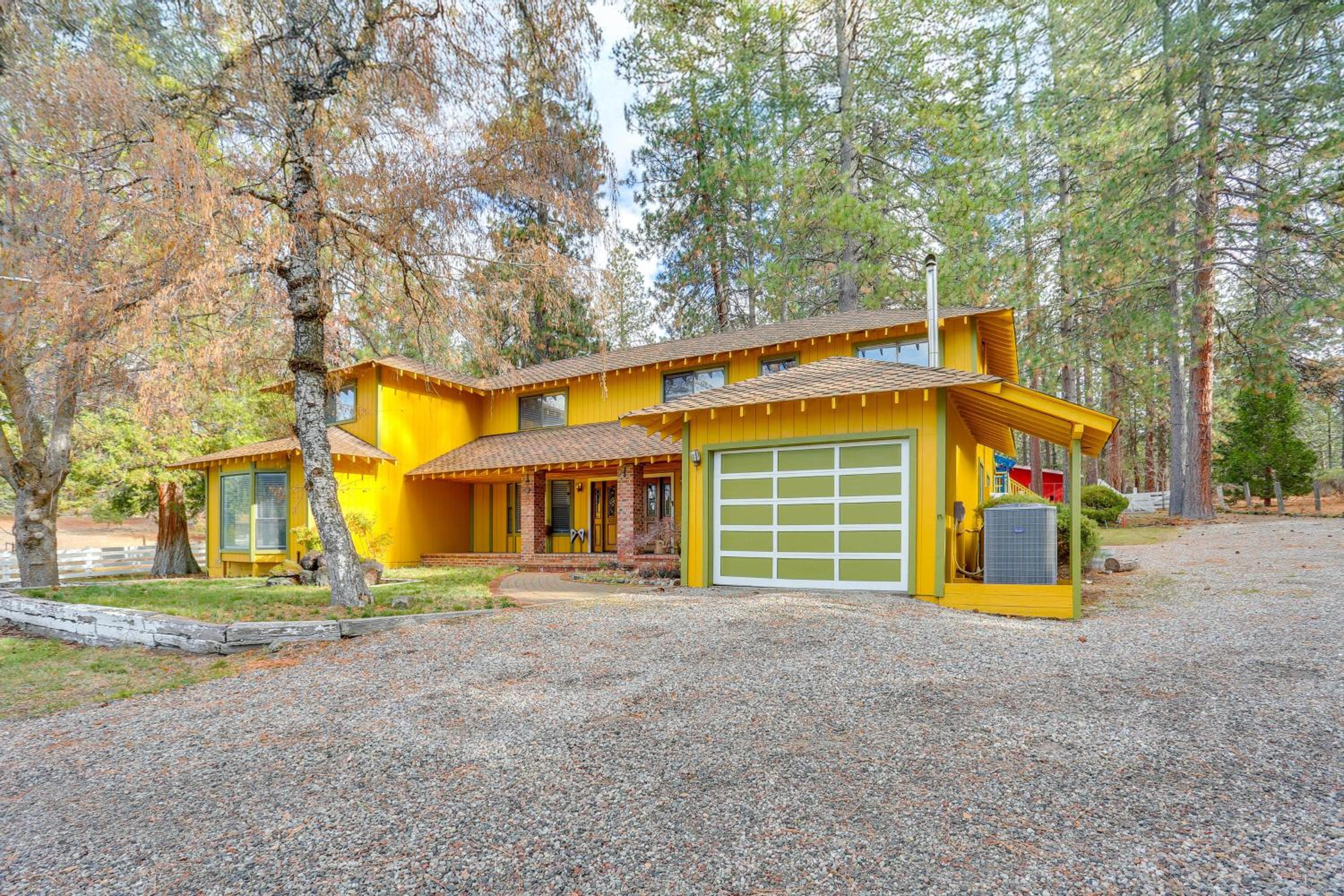 Quiet and Family Friendly! Rural Home Near Mt Shasta