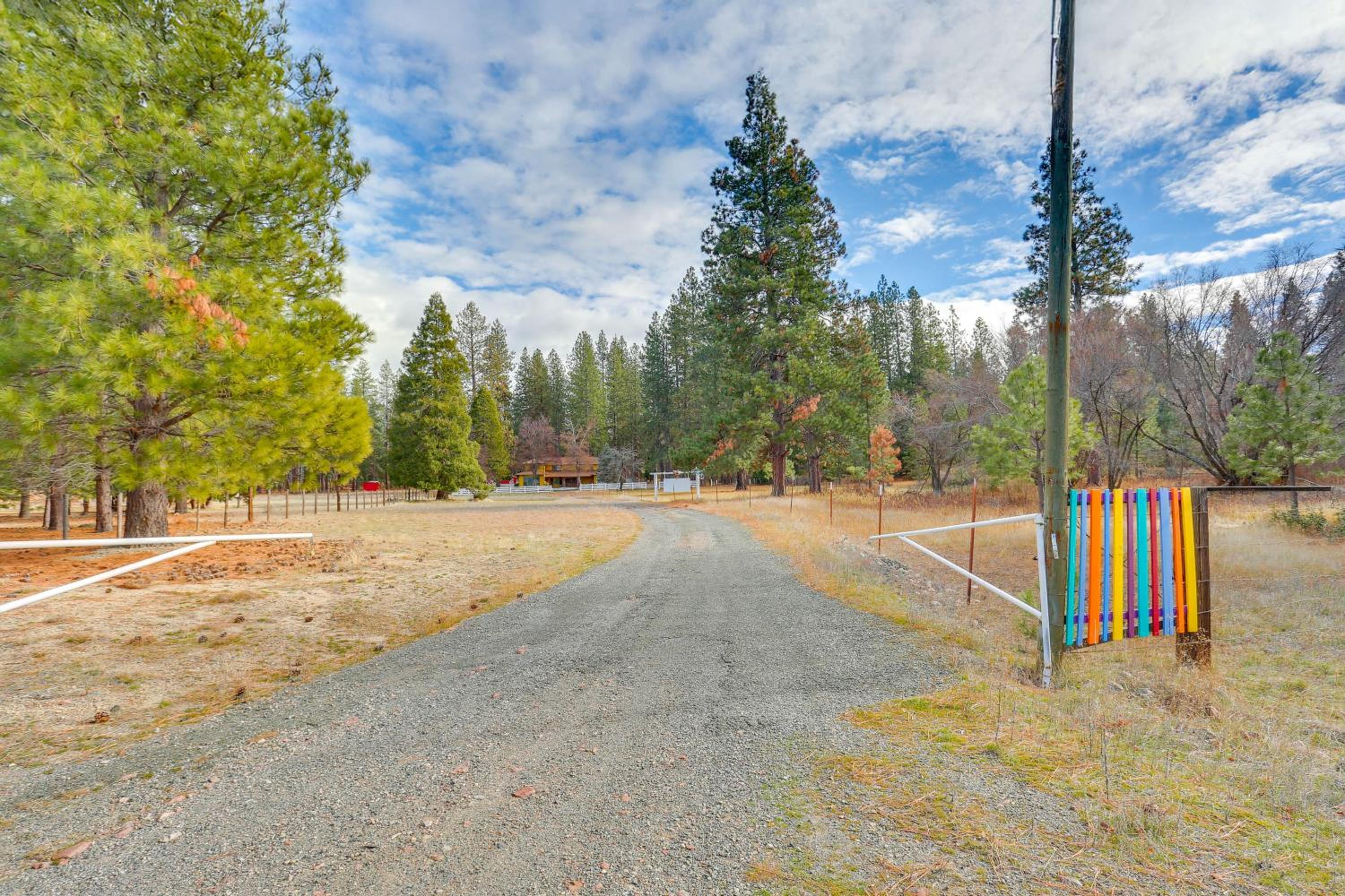 Quiet and Family Friendly! Rural Home Near Mt Shasta