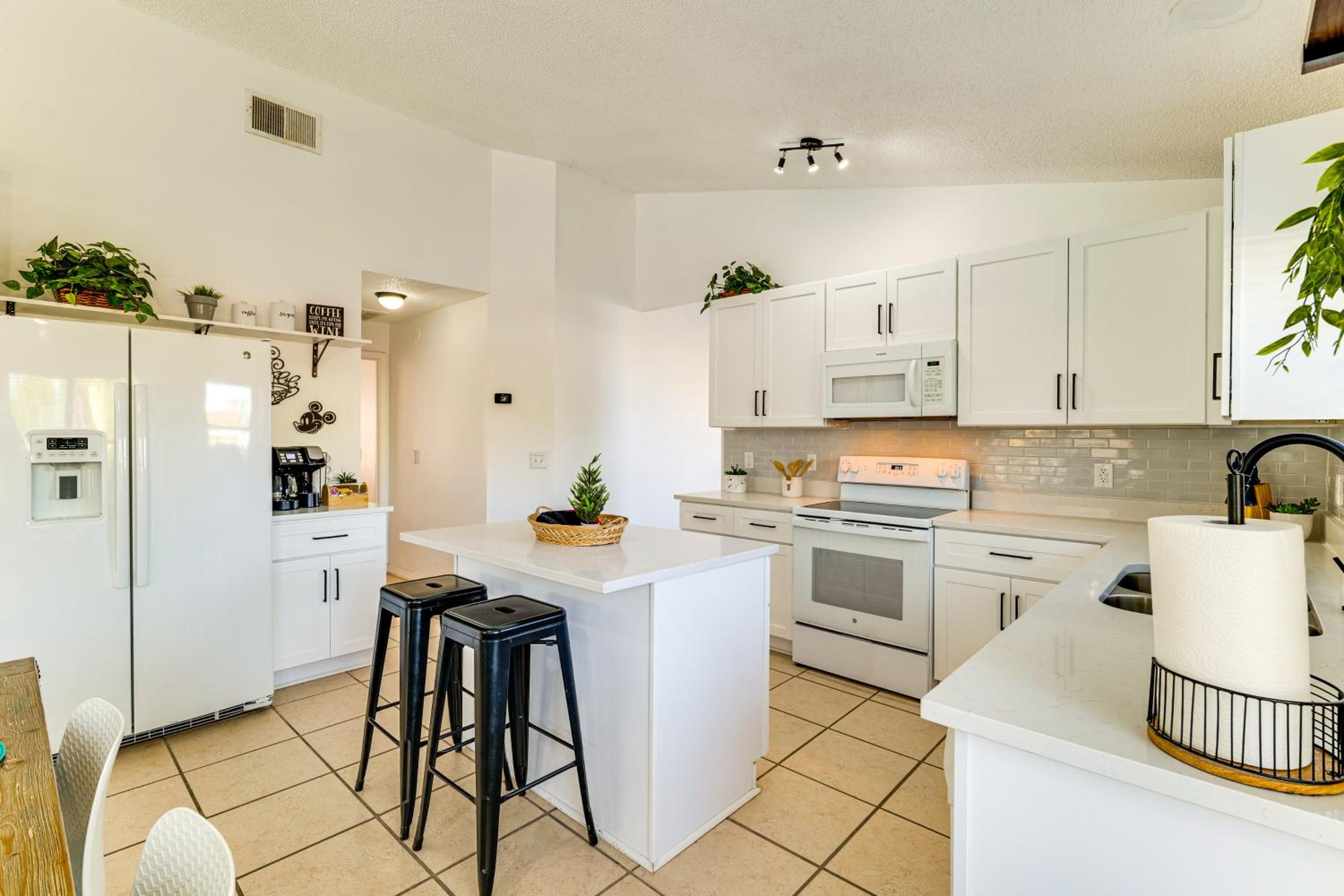 7 Mi to Disney Parks Family Getaway with Game Room