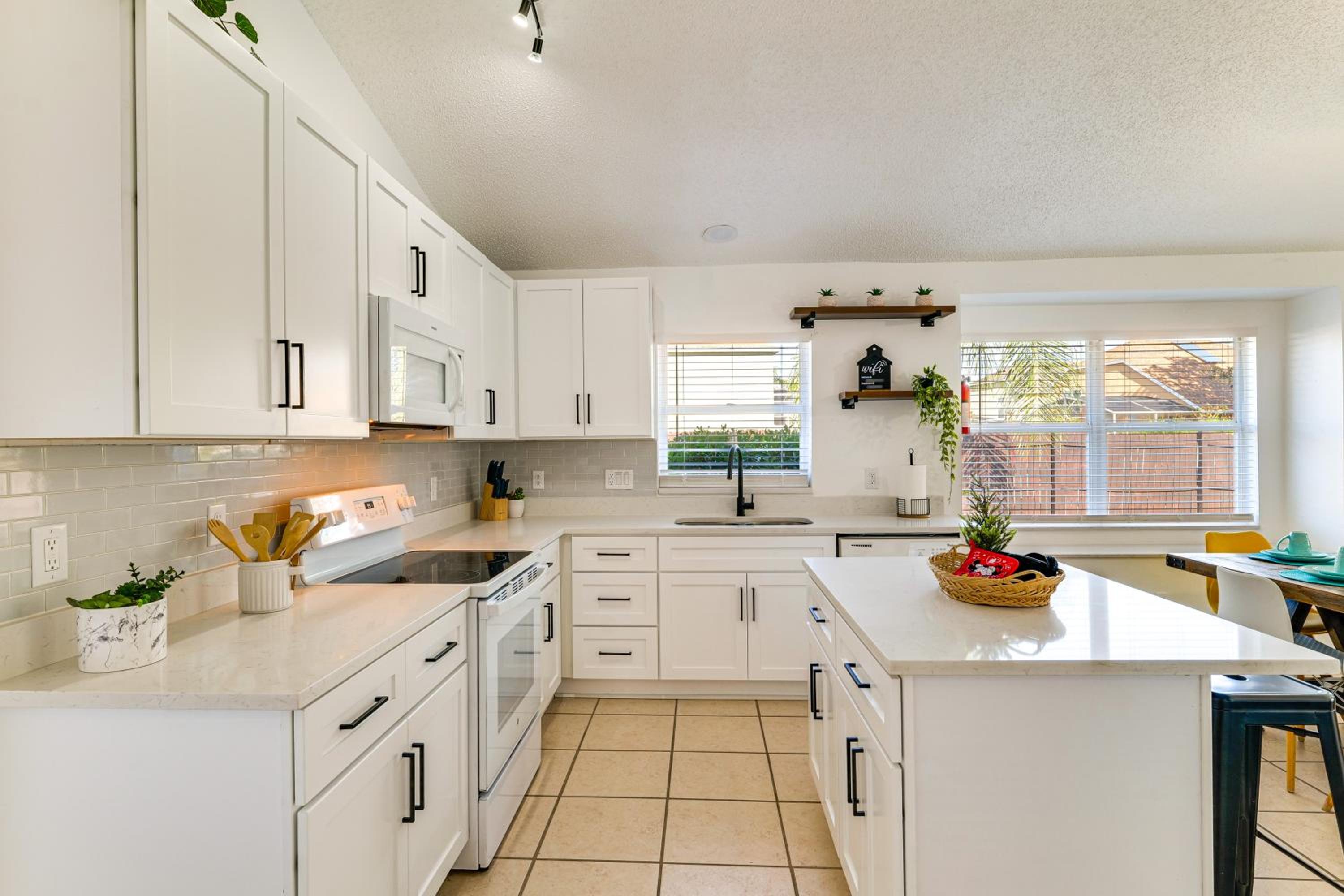 7 Mi to Disney Parks Family Getaway with Game Room