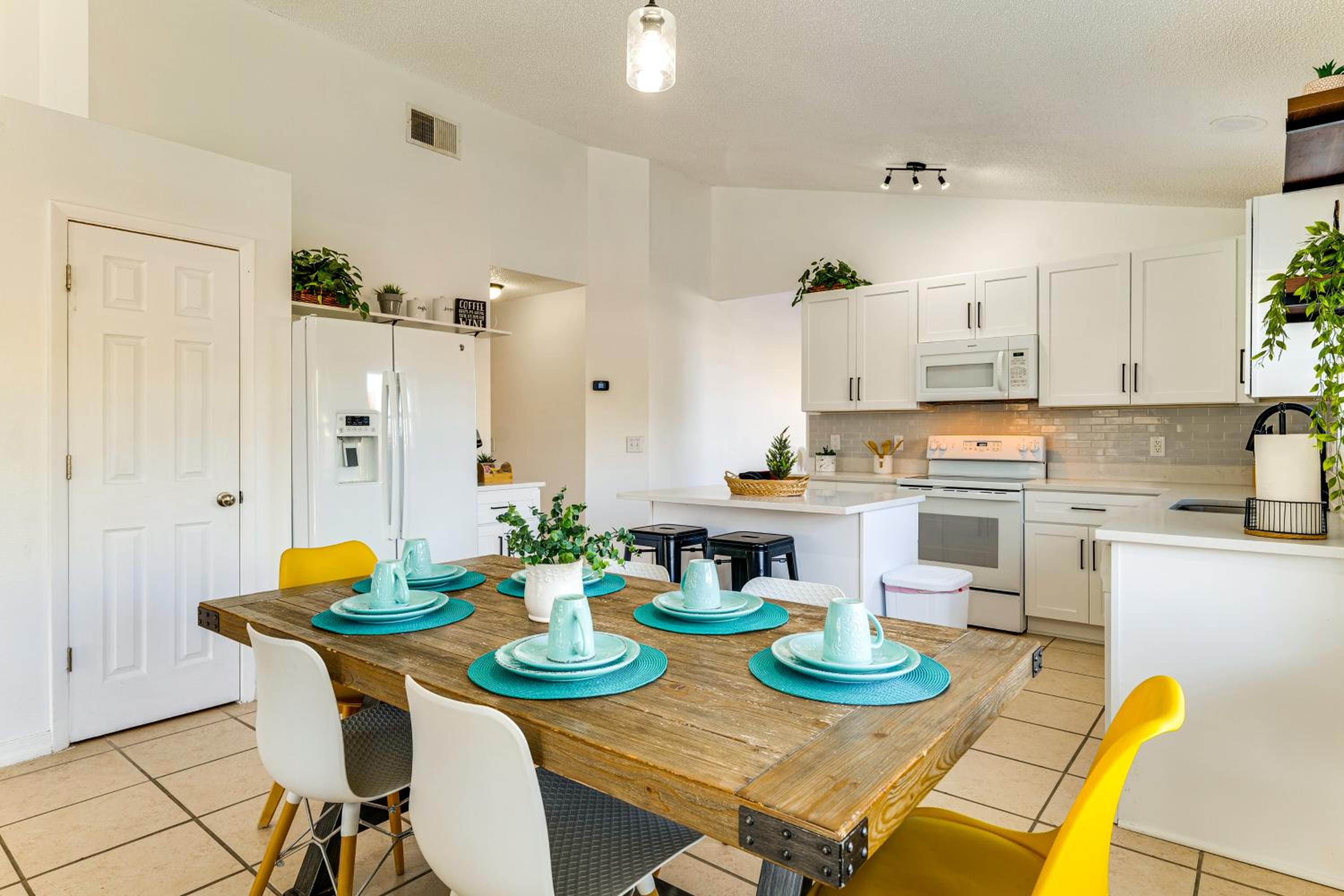 7 Mi to Disney Parks Family Getaway with Game Room