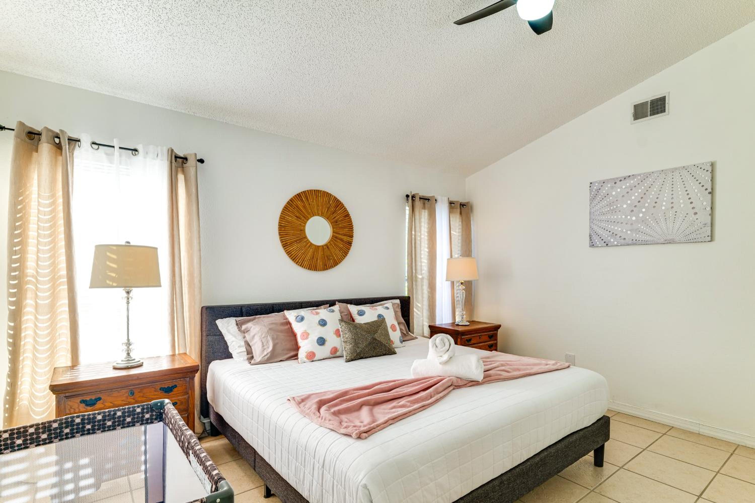 7 Mi to Disney Parks Family Getaway with Game Room