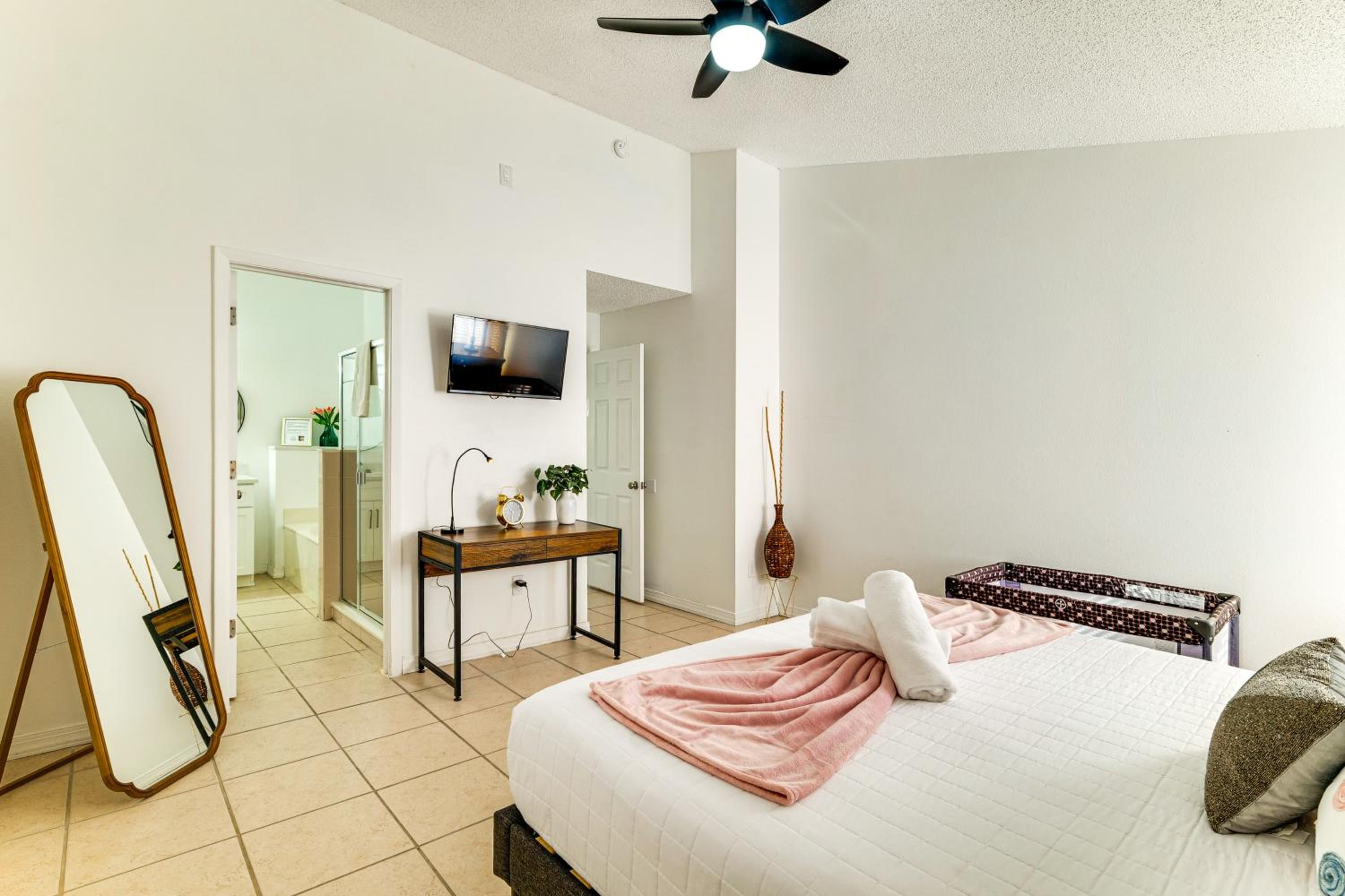 7 Mi to Disney Parks Family Getaway with Game Room