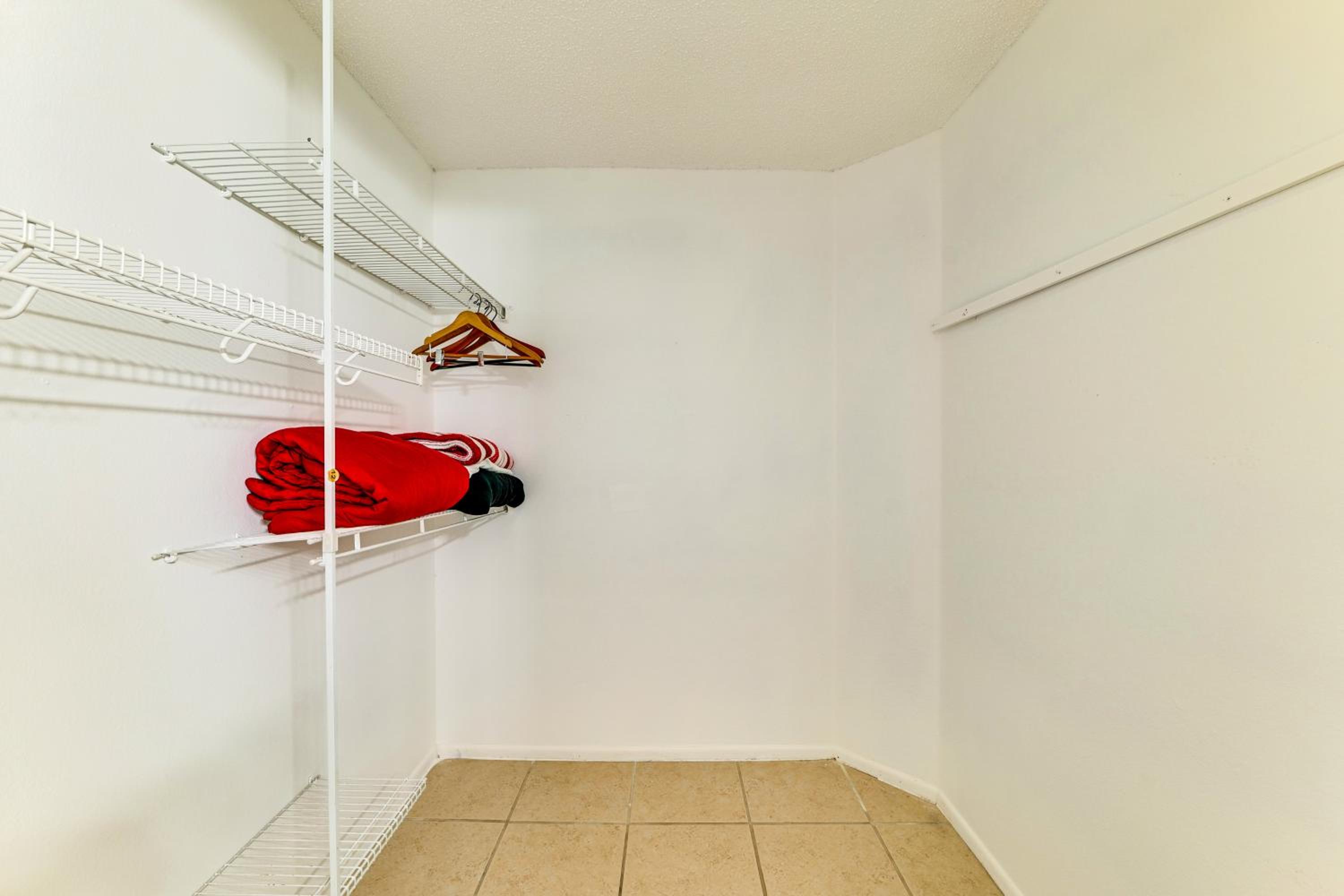 7 Mi to Disney Parks Family Getaway with Game Room