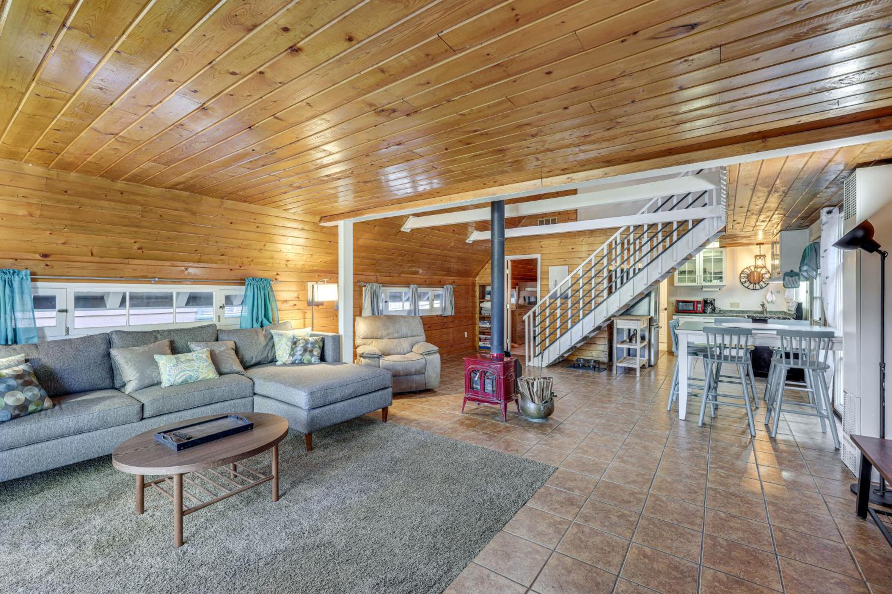 Walk to Trolley! Big Bear Family Cabin with Deck